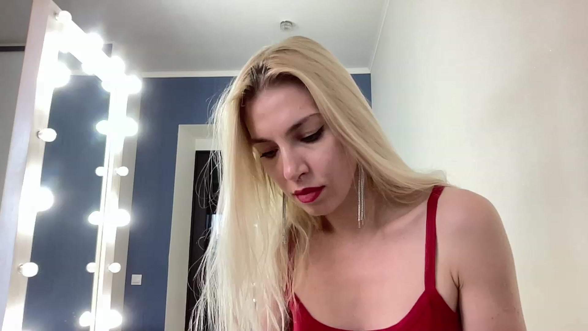 Gallery image thumbnail from AmazingkellyX's myfreecams stream on, 06/15/2023, 12:43 image 18 of 20