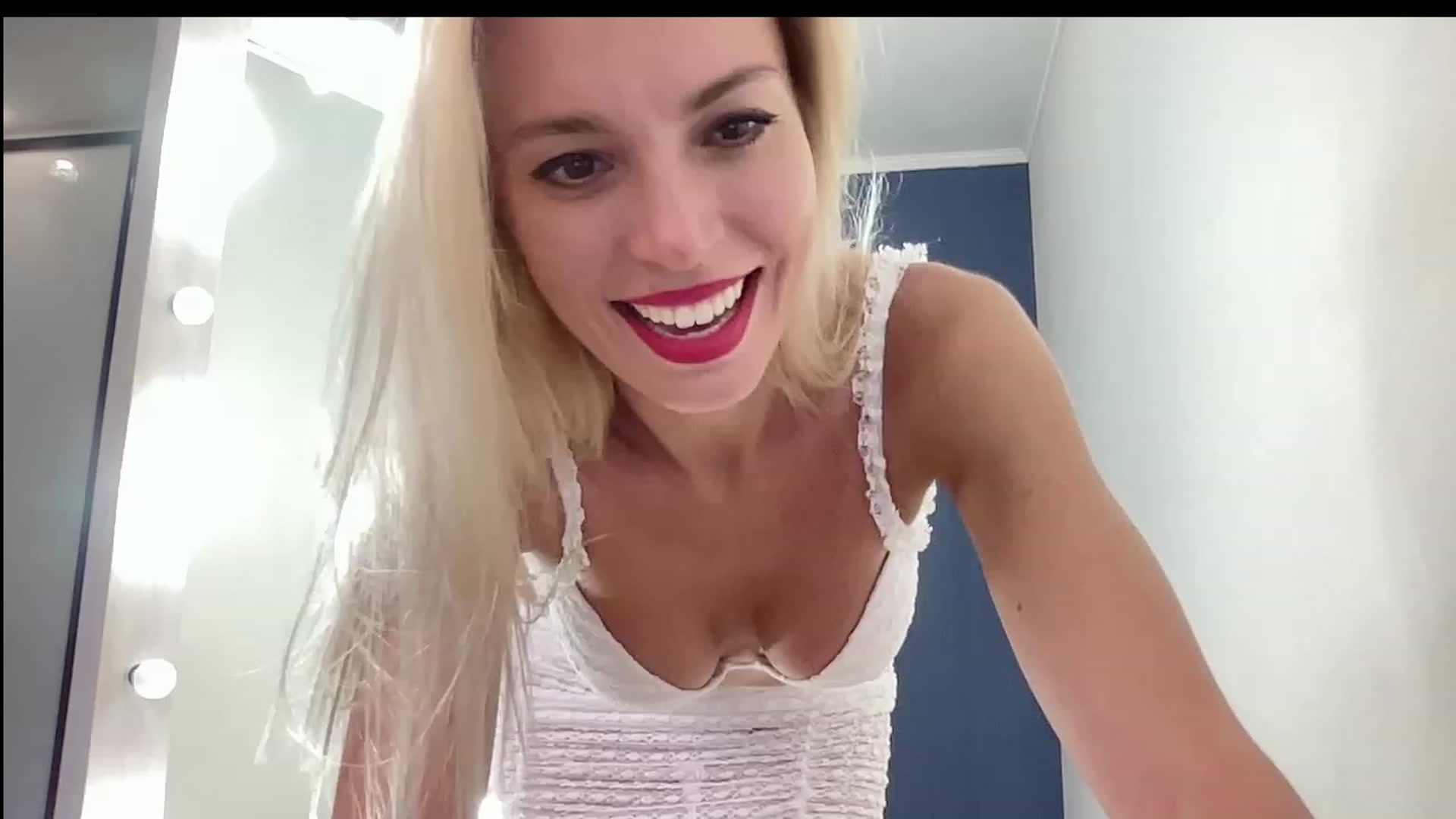 Gallery image thumbnail from AmazingkellyX's myfreecams stream on, 08/31/2023, 13:09 image 3 of 20