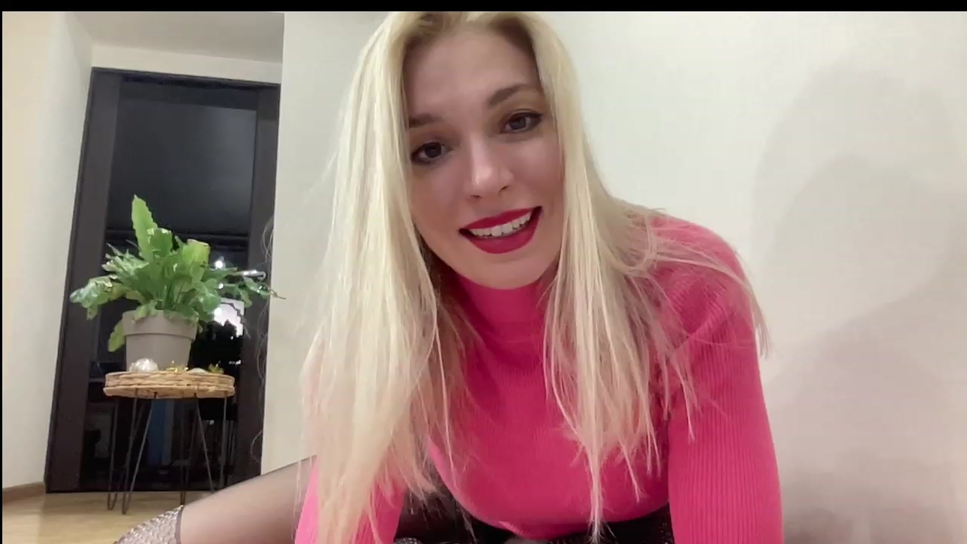 Gallery image thumbnail from AmazingkellyX's myfreecams stream on, 12/31/2023, 10:46 image 15 of 20