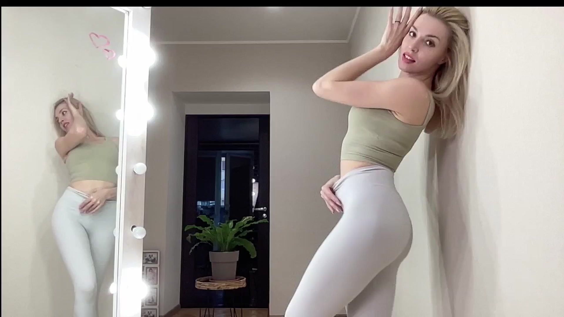 Gallery image thumbnail from AmazingkellyX's myfreecams stream on, 03/03/2024, 12:05 image 3 of 20