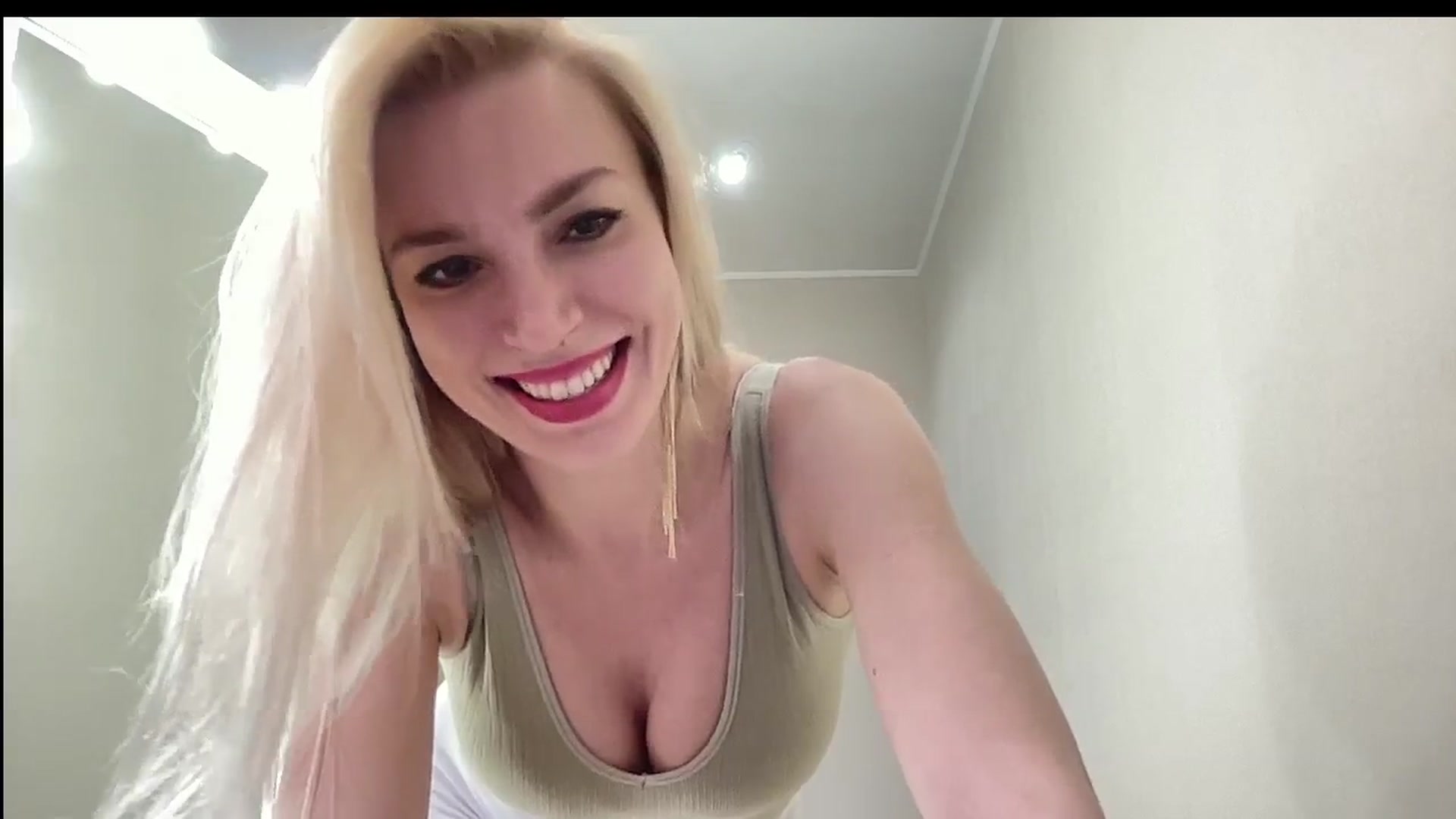 Gallery image thumbnail from AmazingkellyX's myfreecams stream on, 03/16/2024, 11:45 image 12 of 20