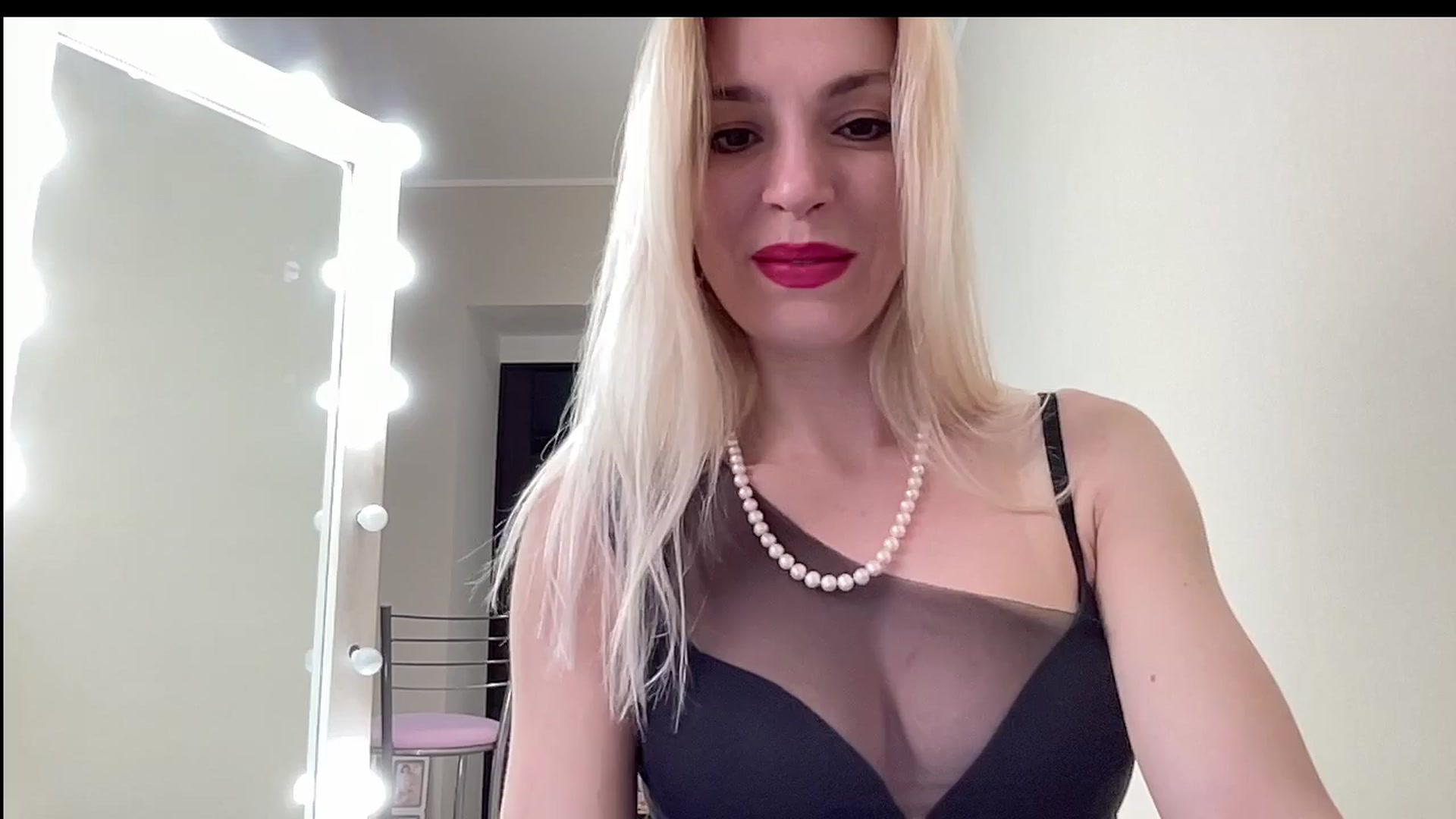 Gallery image thumbnail from AmazingkellyX's myfreecams stream on, 03/28/2024, 09:19 image 12 of 20