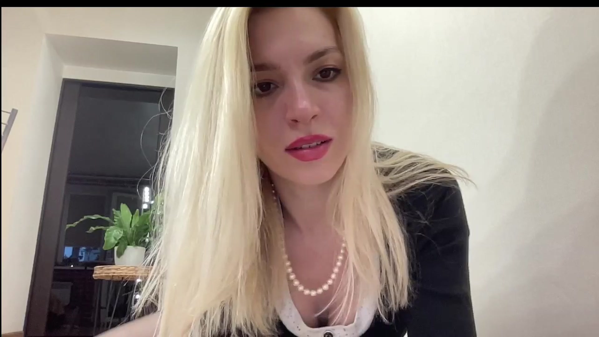 Gallery image thumbnail from AmazingkellyX's myfreecams stream on, 03/28/2024, 13:35 image 13 of 20