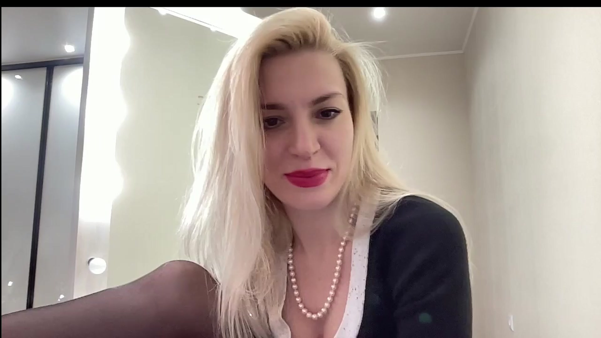 Gallery image thumbnail from AmazingkellyX's myfreecams stream on, 03/31/2024, 11:08 image 13 of 20