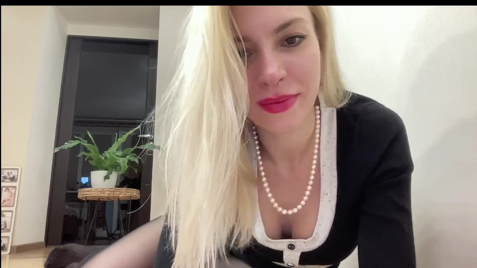 Gallery image thumbnail from AmazingkellyX's myfreecams stream on, 03/31/2024, 12:53 image 3 of 20