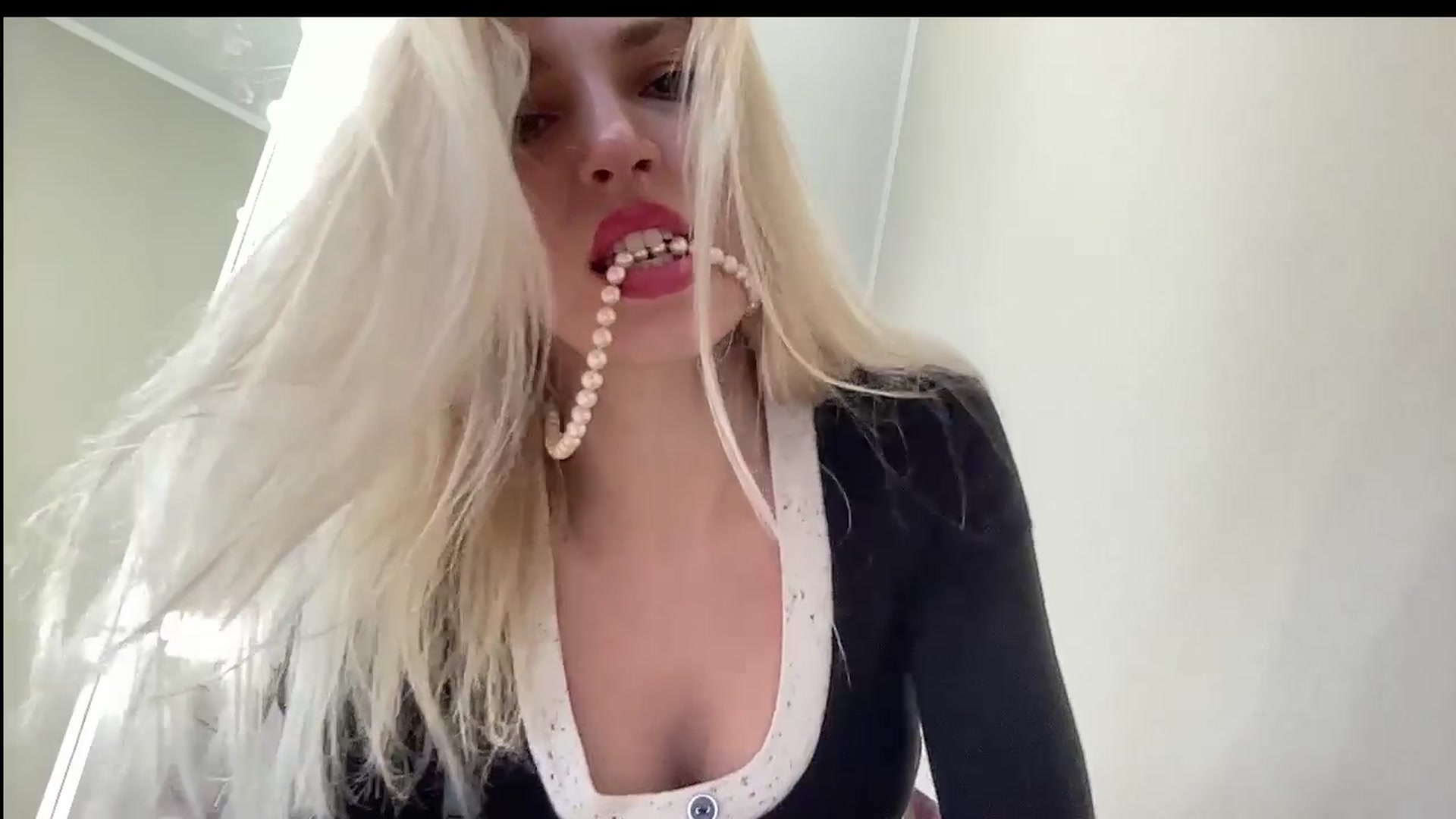 Gallery image thumbnail from AmazingkellyX's myfreecams stream on, 04/03/2024, 11:07 image 6 of 20