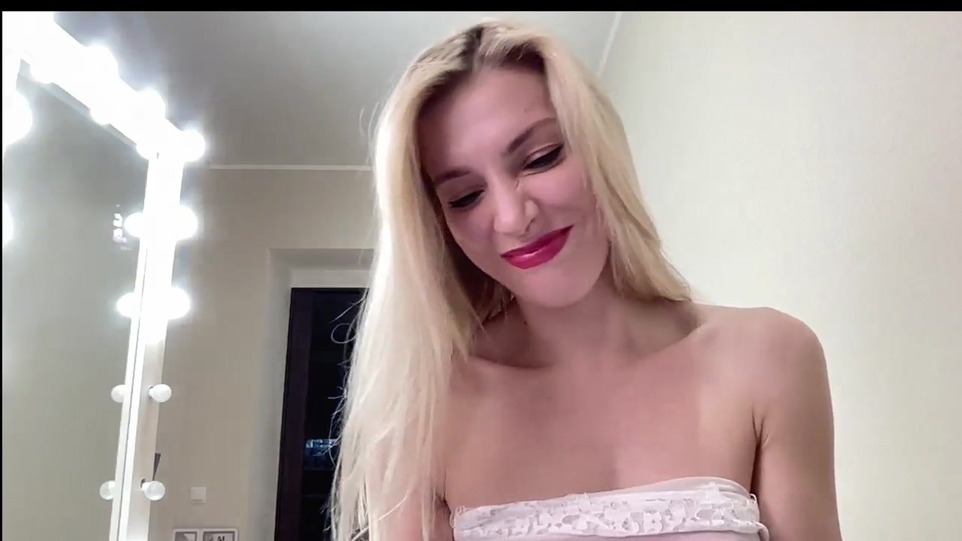Gallery image thumbnail from AmazingkellyX's myfreecams stream on, 05/04/2024, 11:40 image 4 of 20