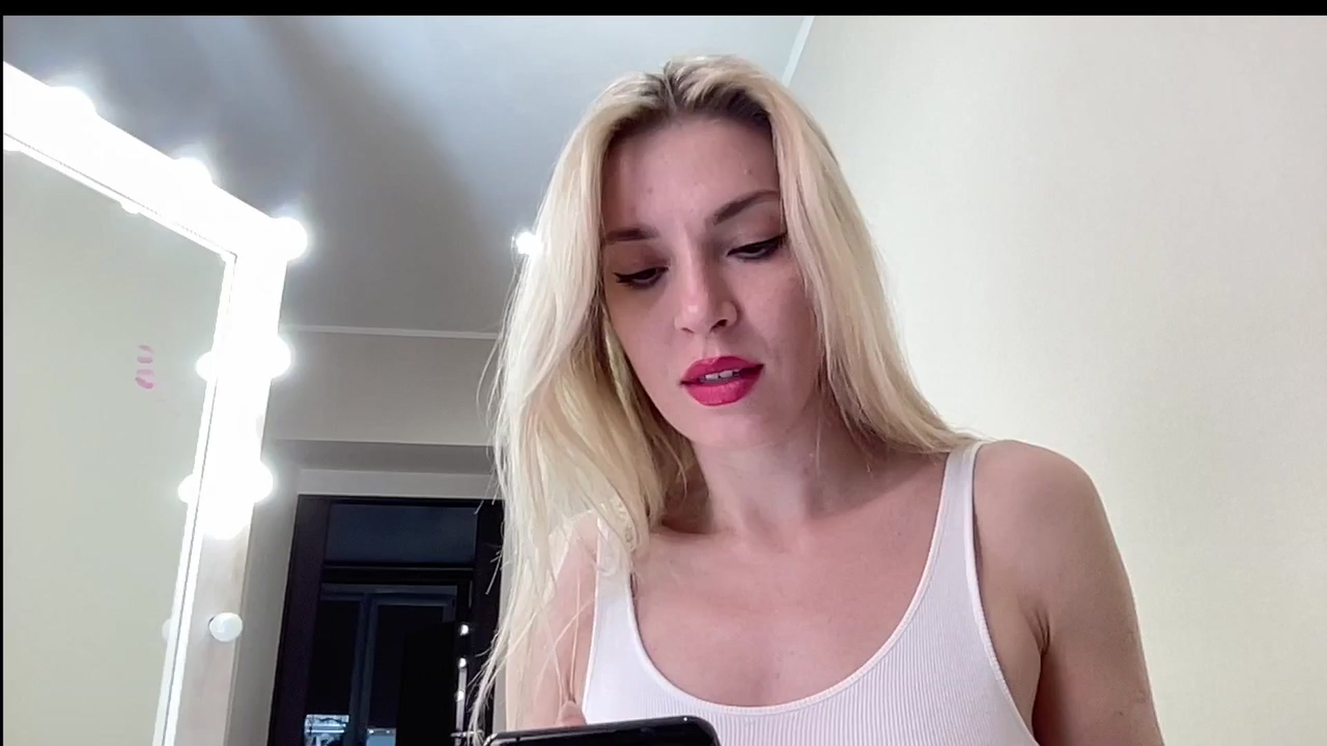 Gallery image thumbnail from AmazingkellyX's myfreecams stream on, 05/12/2024, 09:34 image 15 of 20
