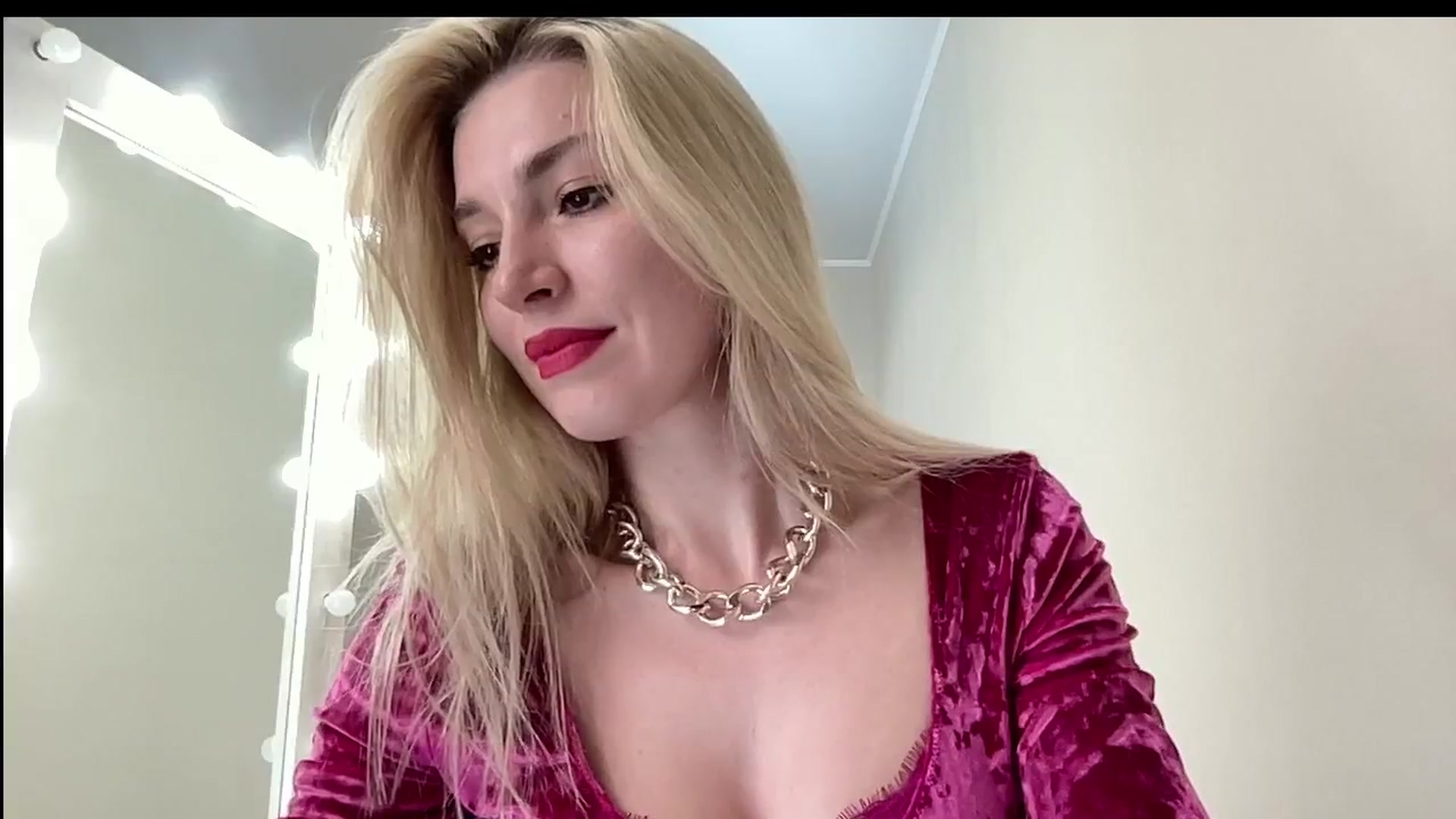 Gallery image thumbnail from AmazingkellyX's myfreecams stream on, 05/16/2024, 10:47 image 12 of 20