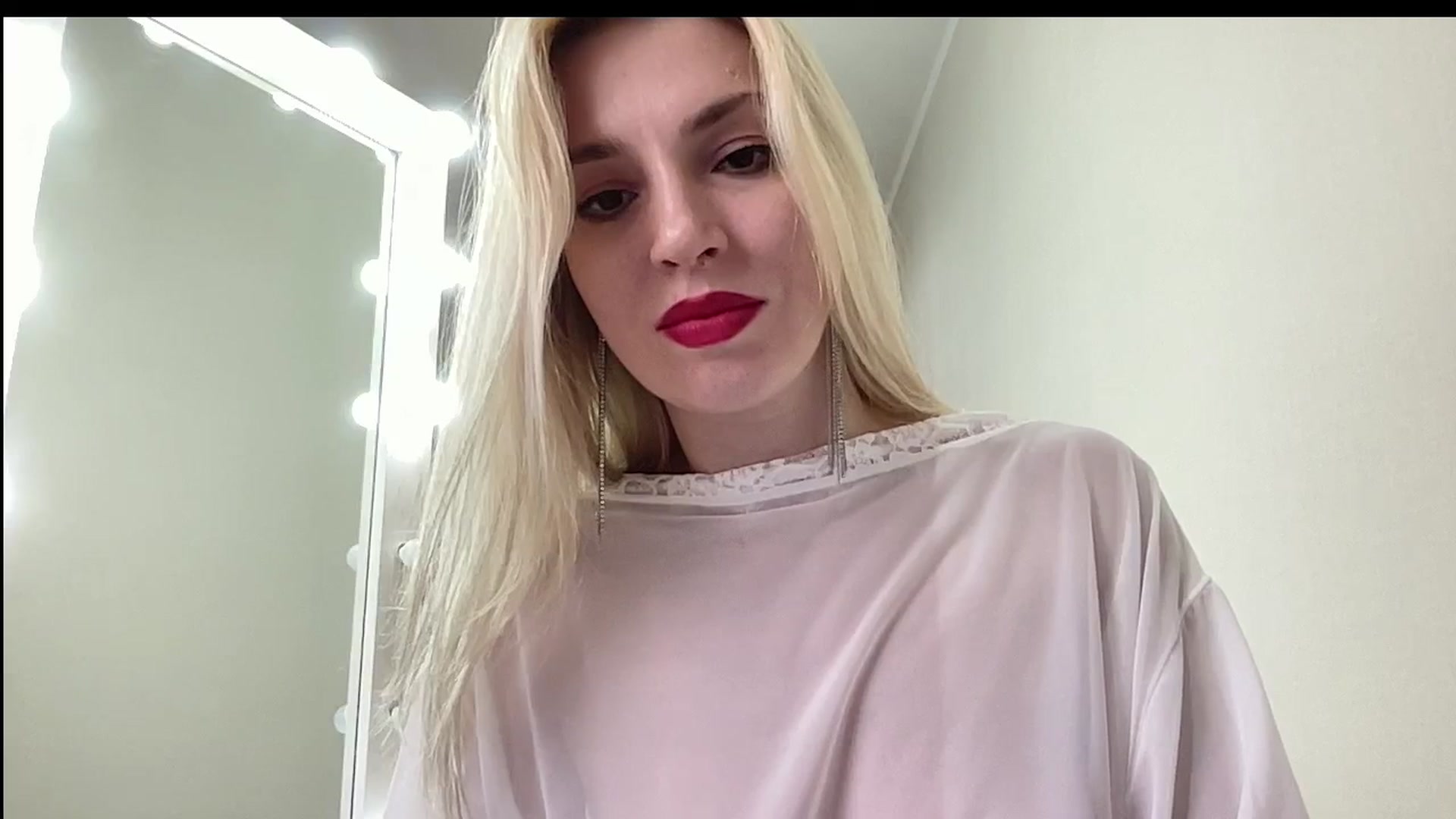 Gallery image thumbnail from AmazingkellyX's myfreecams stream on, 05/18/2024, 13:33 image 7 of 20