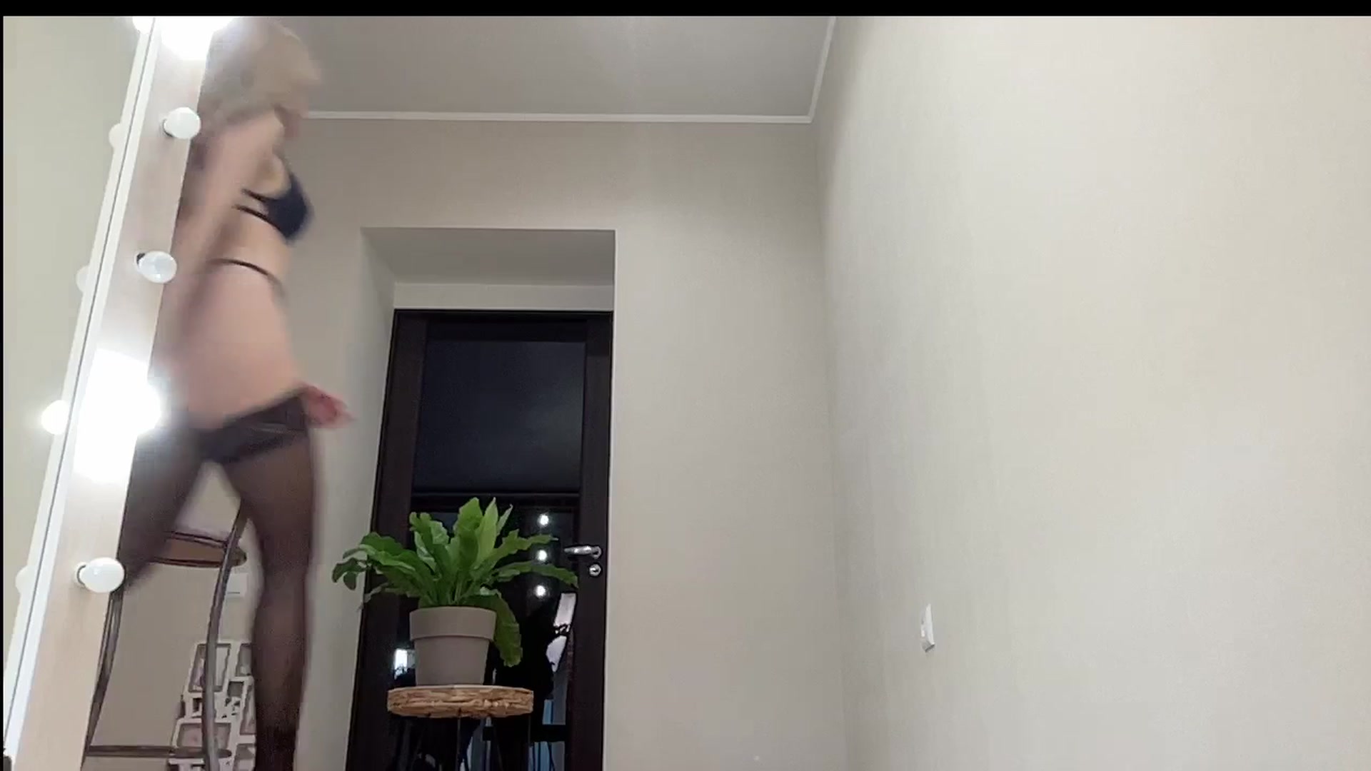 Gallery image thumbnail from AmazingkellyX's myfreecams stream on, 05/26/2024, 10:38 image 6 of 20