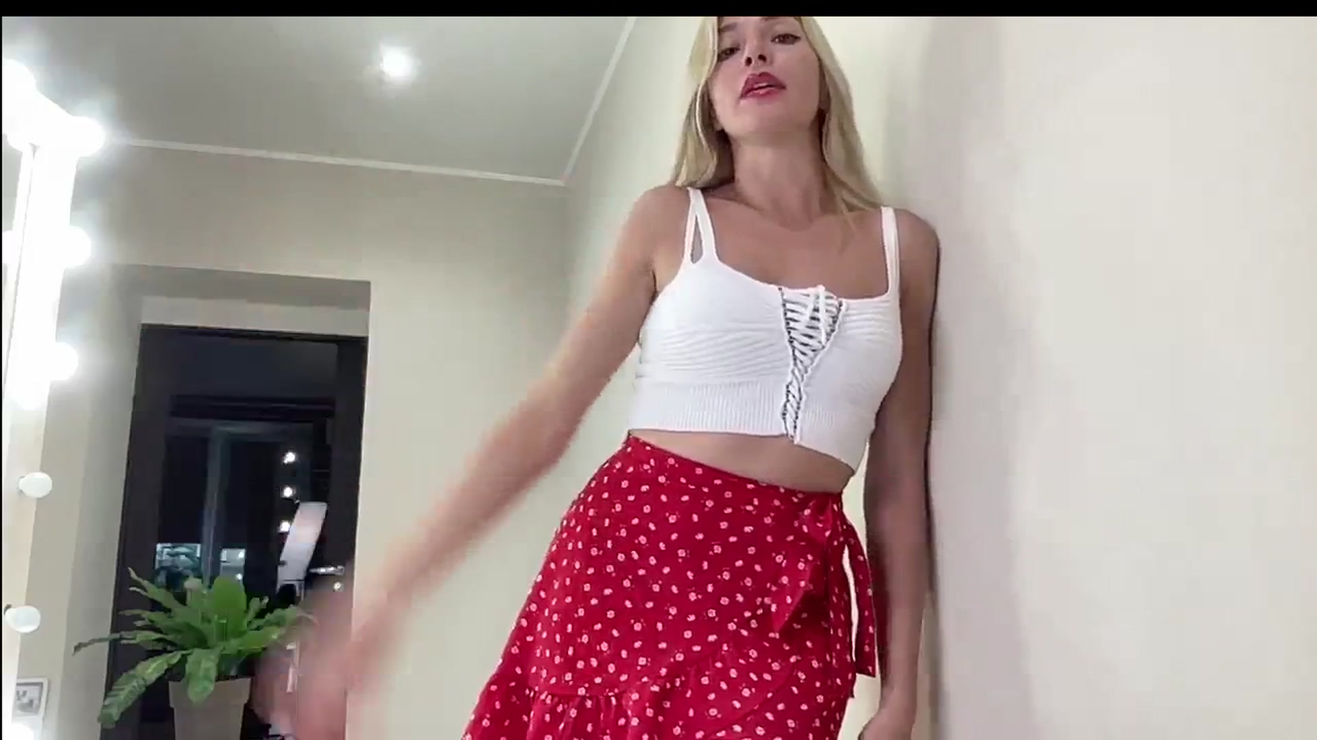 Gallery image thumbnail from AmazingkellyX's myfreecams stream on, 06/14/2024, 12:48 image 19 of 20