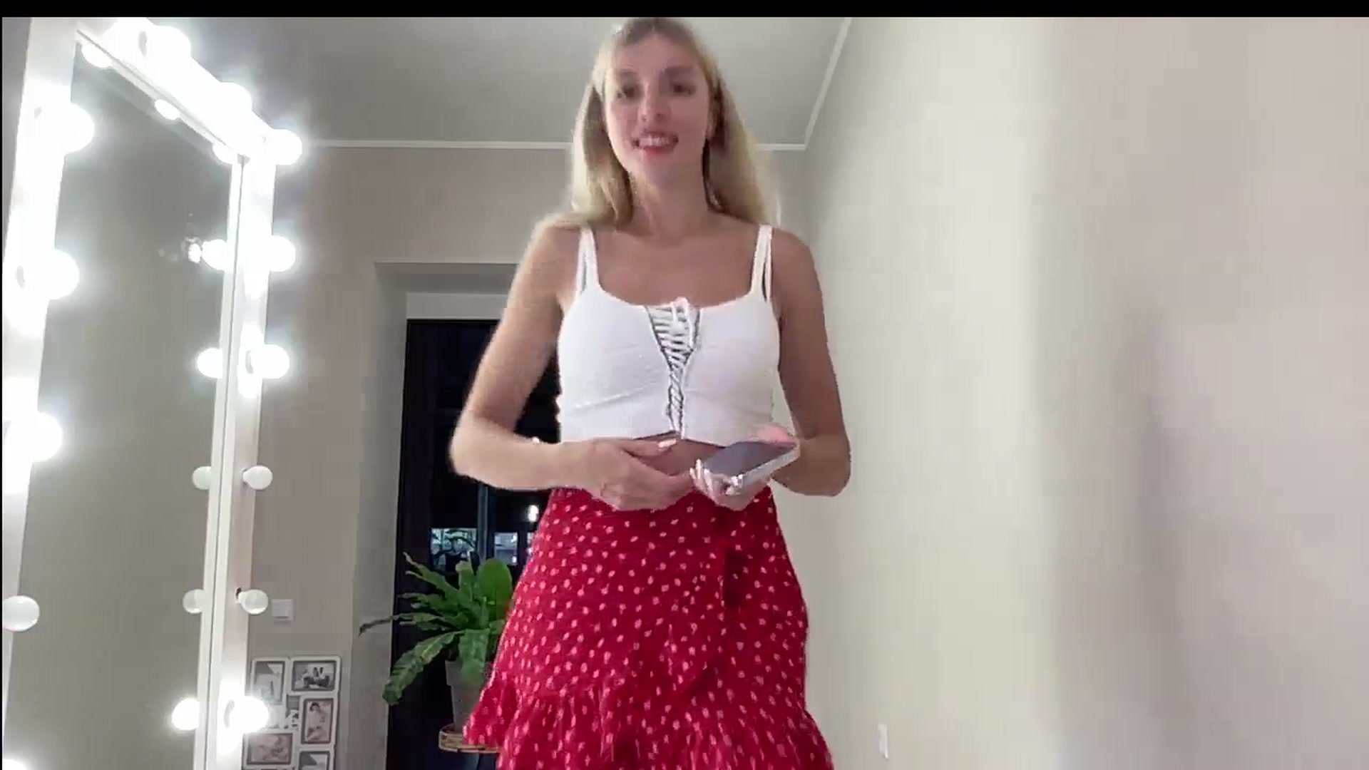 Gallery image thumbnail from AmazingkellyX's myfreecams stream on, 06/14/2024, 12:48 image 17 of 20