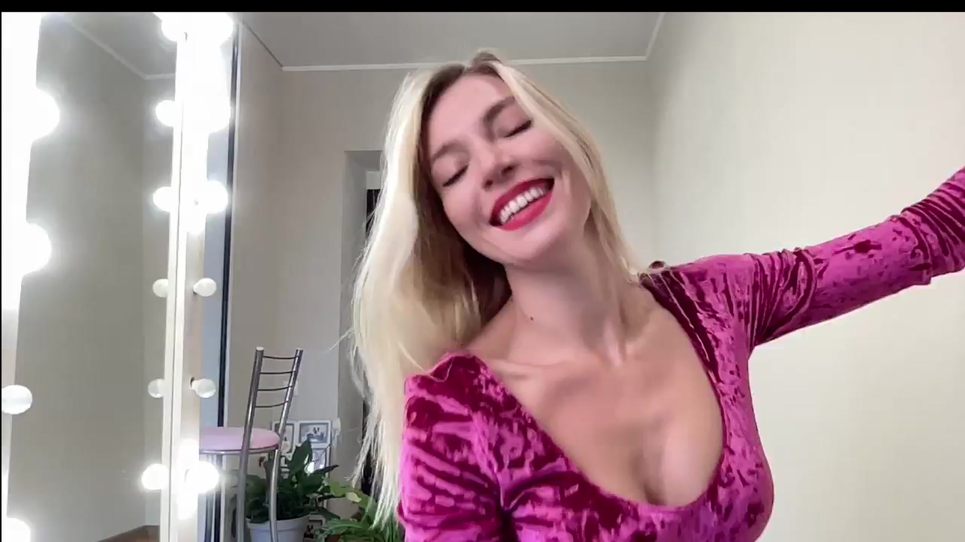 Gallery image thumbnail from AmazingkellyX's myfreecams stream on, 06/30/2024, 09:21 image 1 of 20
