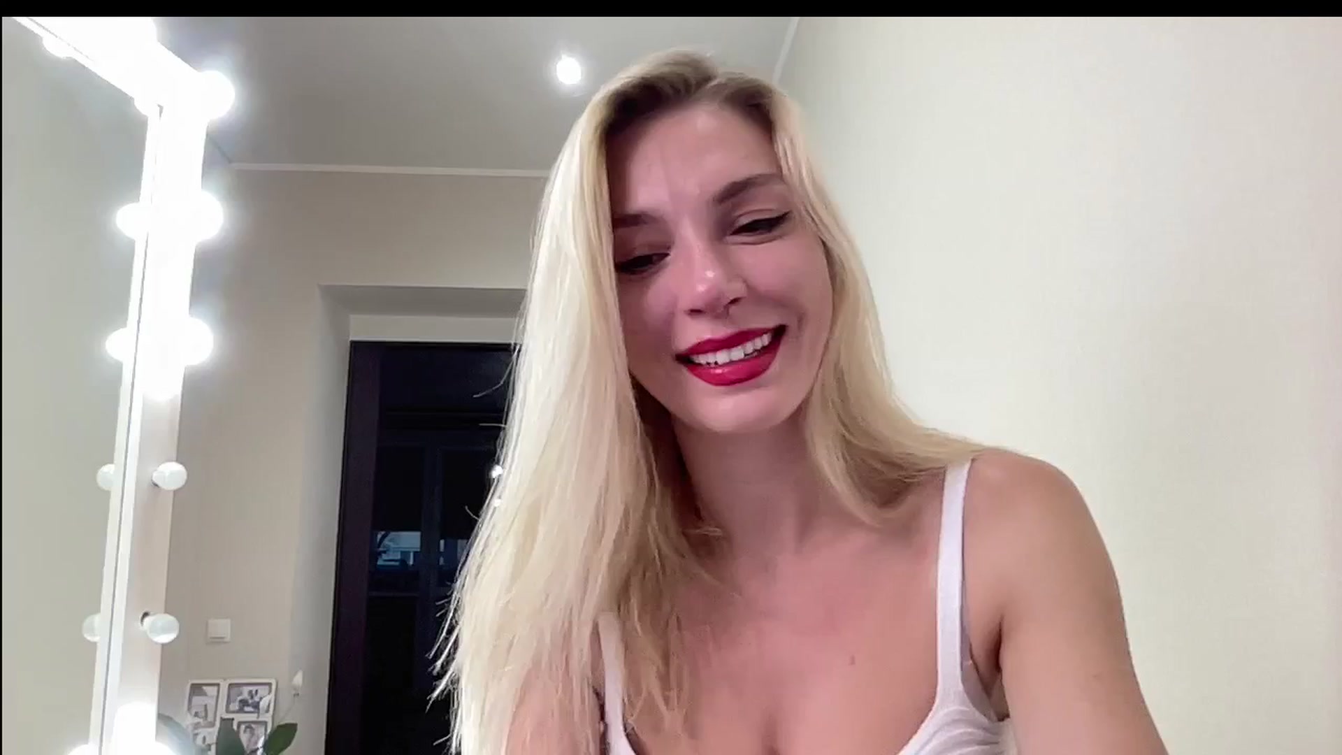 Gallery image thumbnail from AmazingkellyX's myfreecams stream on, 07/11/2024, 14:06 image 4 of 20