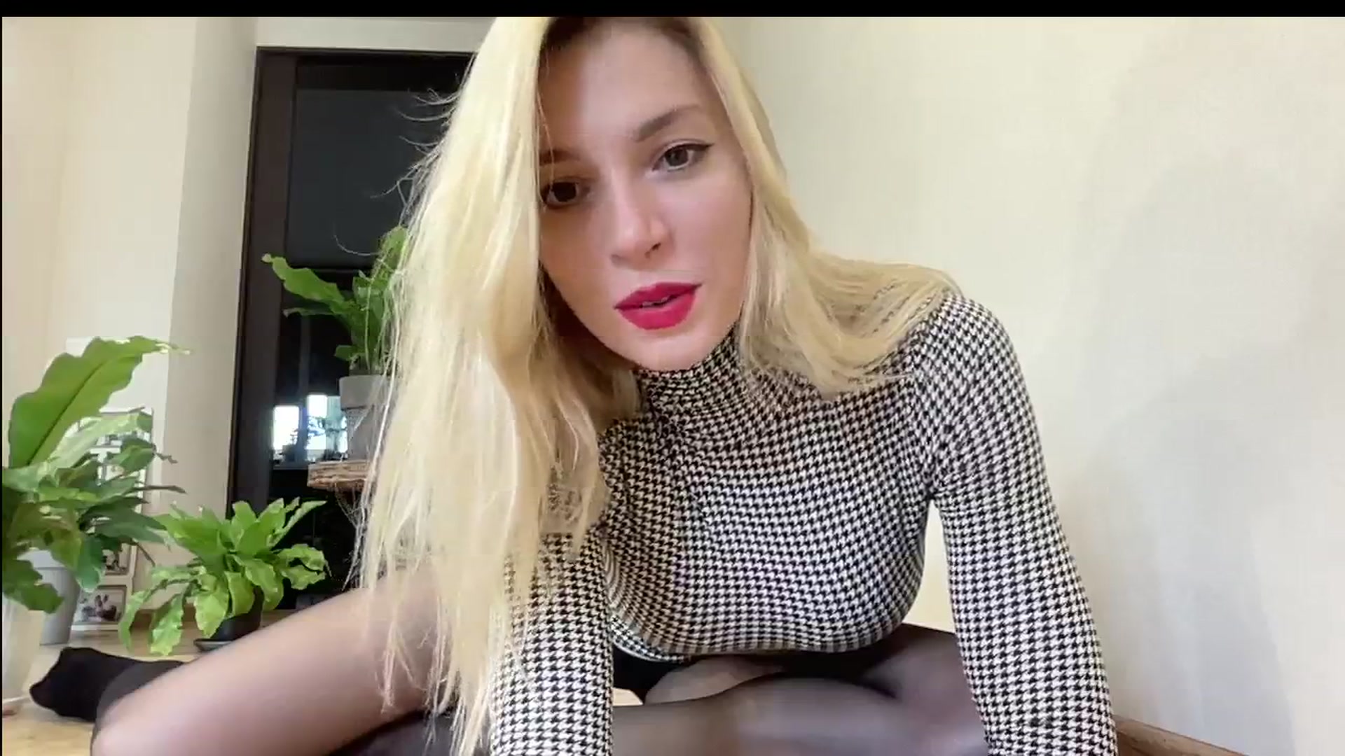 Gallery image thumbnail from AmazingkellyX's myfreecams stream on, 07/16/2024, 09:37 image 14 of 20