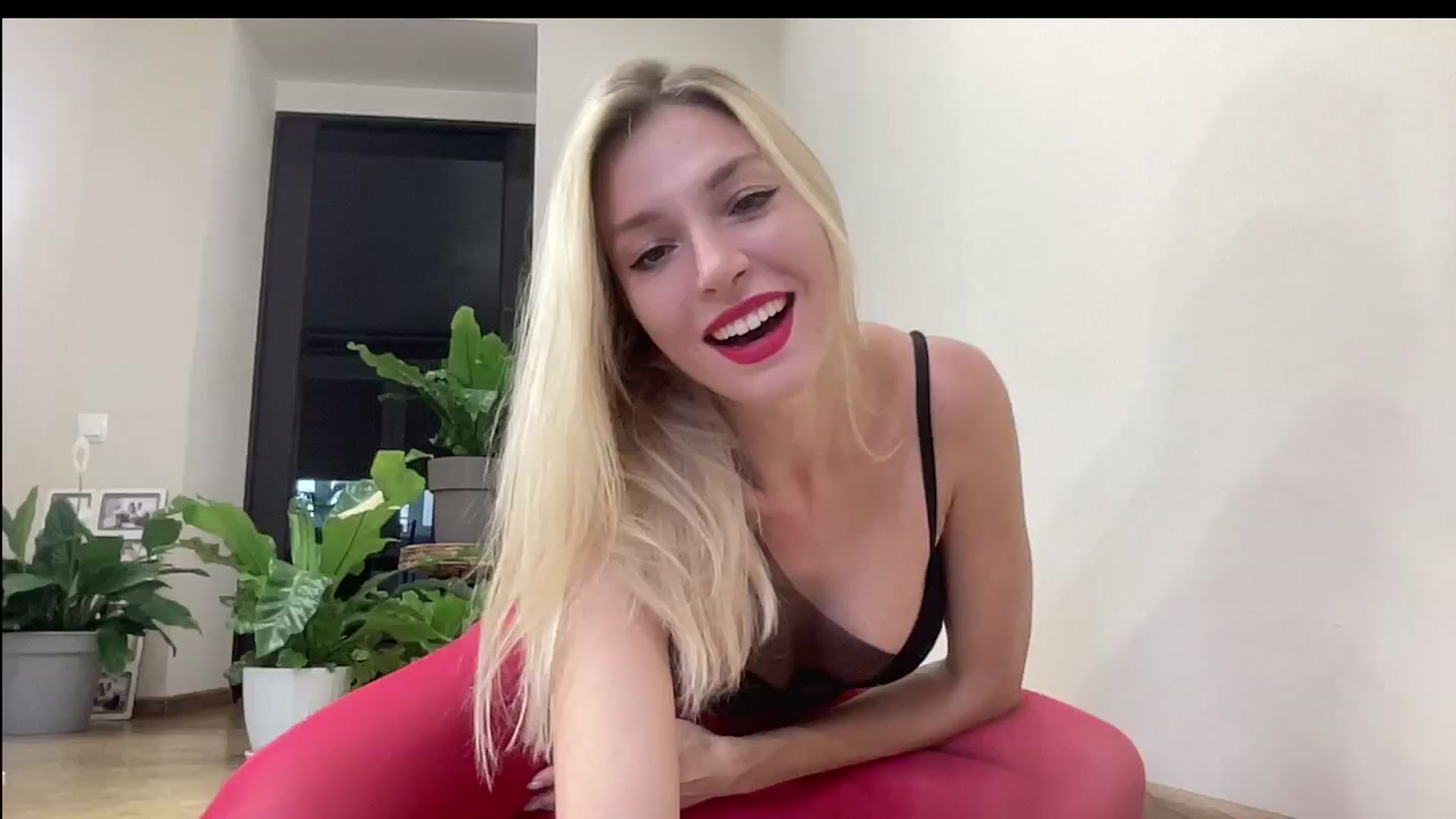 Gallery image thumbnail from AmazingkellyX's myfreecams stream on, 07/18/2024, 09:25 image 3 of 20