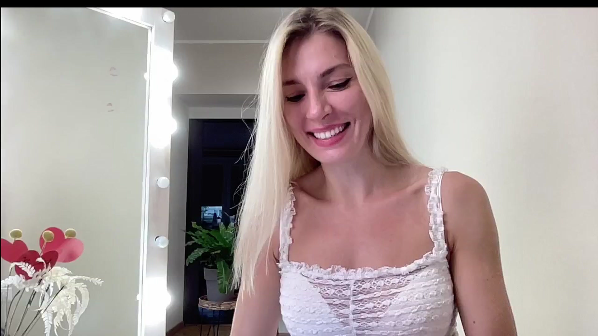 Gallery image thumbnail from AmazingkellyX's myfreecams stream on, 07/21/2024, 12:36 image 1 of 20