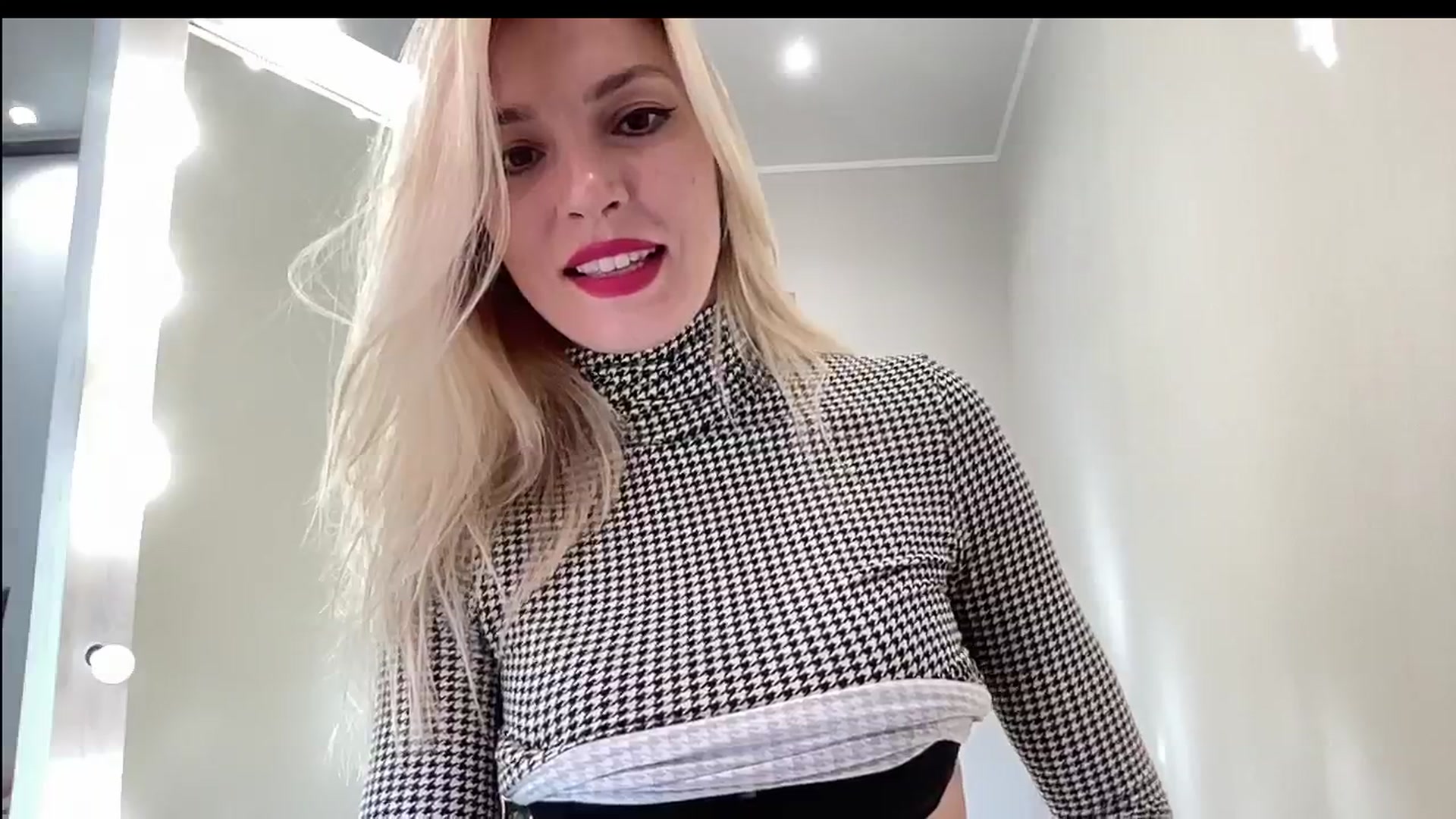 Gallery image thumbnail from AmazingkellyX's myfreecams stream on, 08/03/2024, 11:42 image 19 of 20