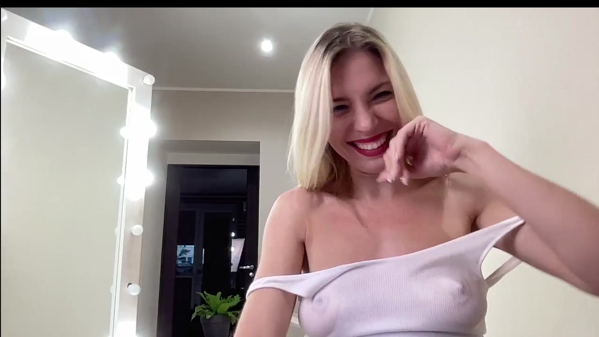 Gallery image thumbnail from AmazingkellyX's myfreecams stream on, 08/11/2024, 13:55 image 7 of 20