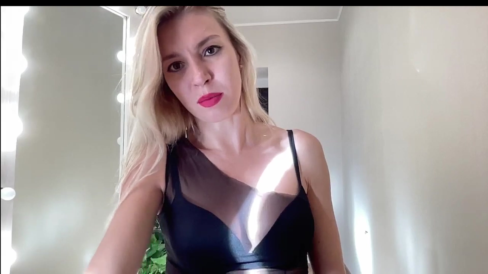 Gallery image thumbnail from AmazingkellyX's myfreecams stream on, 08/29/2024, 12:31 image 10 of 20