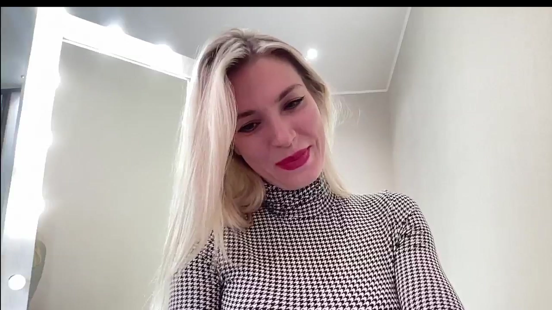 Gallery image thumbnail from AmazingkellyX's myfreecams stream on, 09/19/2024, 11:49 image 13 of 20
