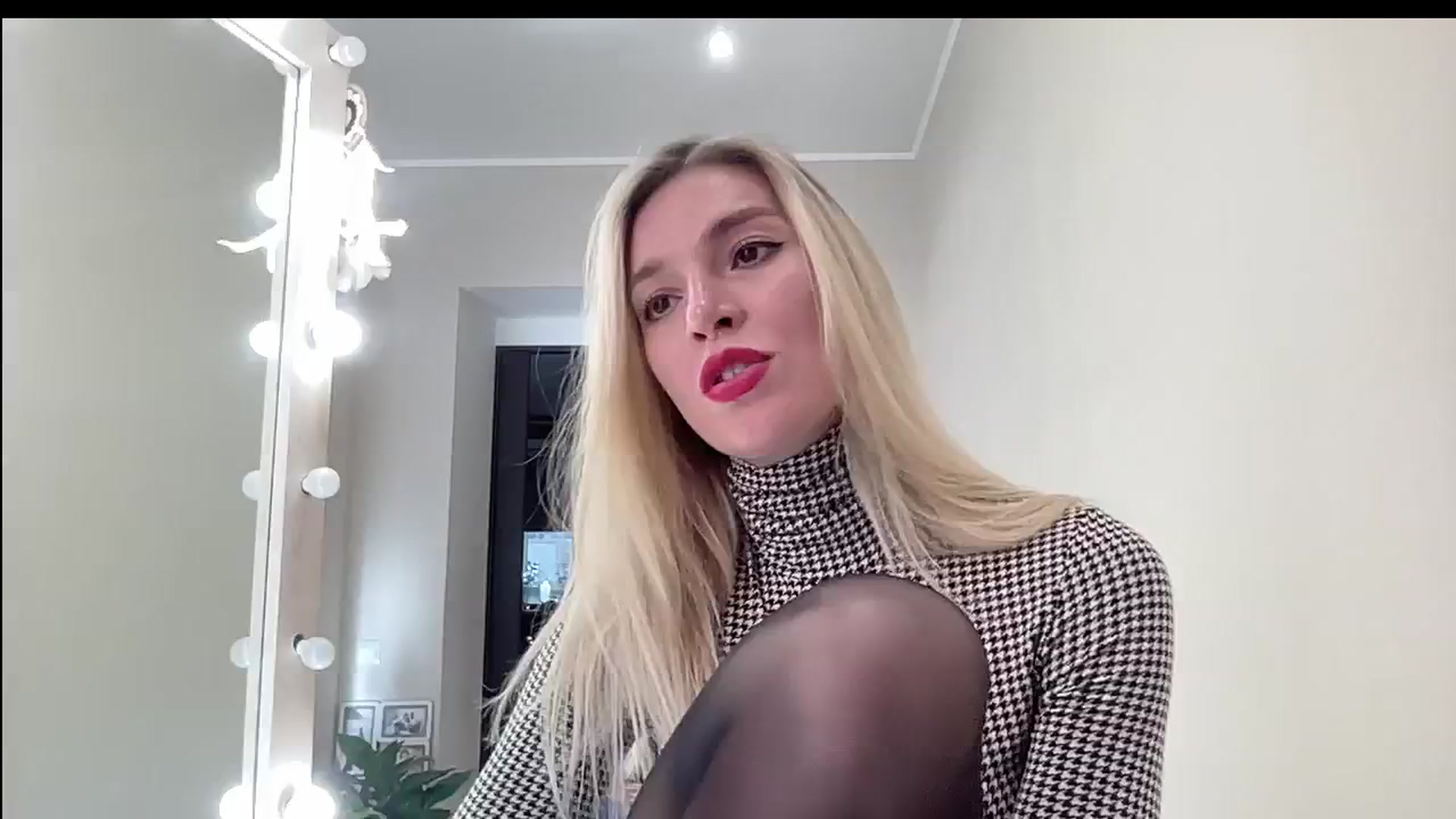 Gallery image thumbnail from AmazingkellyX's myfreecams stream on, 09/26/2024, 10:03 image 16 of 20