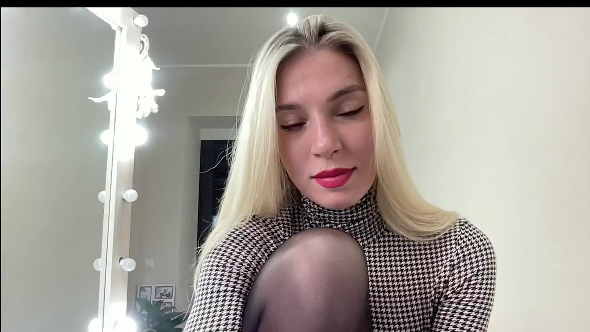 Gallery image thumbnail from AmazingkellyX's myfreecams stream on, 09/26/2024, 10:03 image 15 of 20