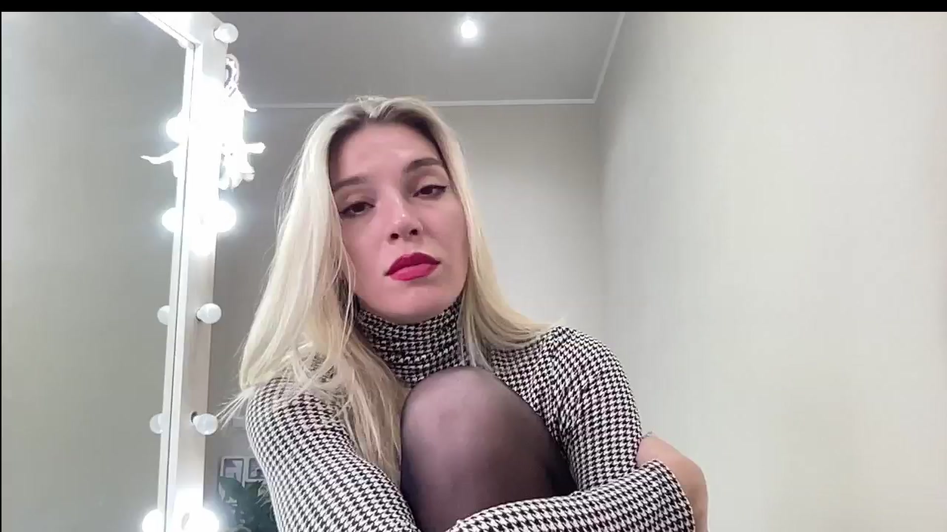 Gallery image thumbnail from AmazingkellyX's myfreecams stream on, 09/26/2024, 10:03 image 12 of 20