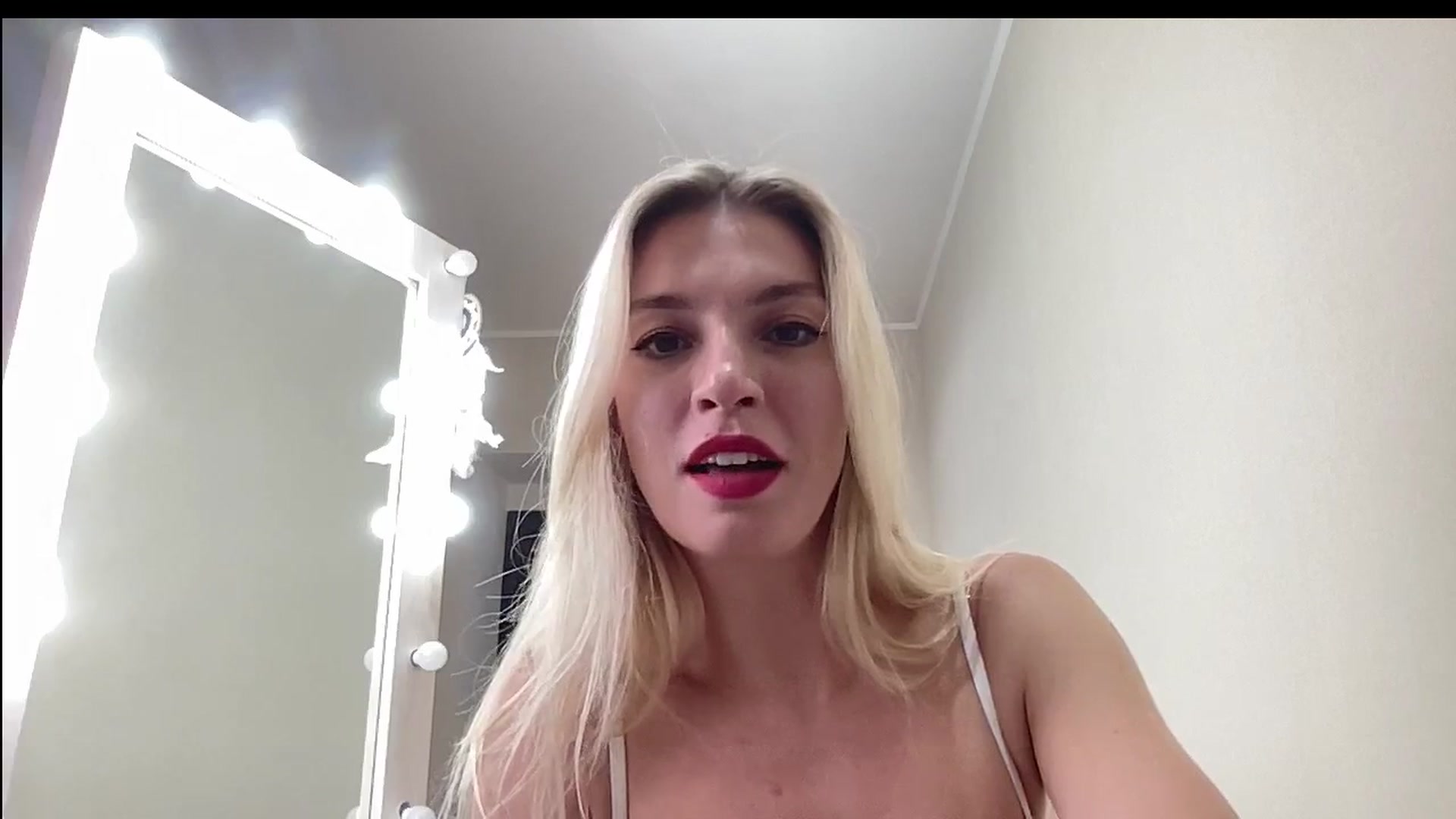 Gallery image thumbnail from AmazingkellyX's myfreecams stream on, 09/29/2024, 13:46 image 15 of 20