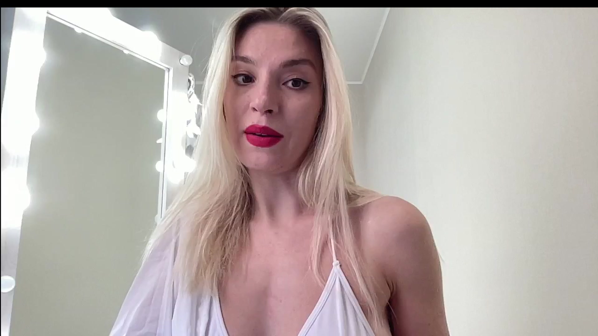 Gallery image thumbnail from AmazingkellyX's myfreecams stream on, 10/03/2024, 11:20 image 1 of 20