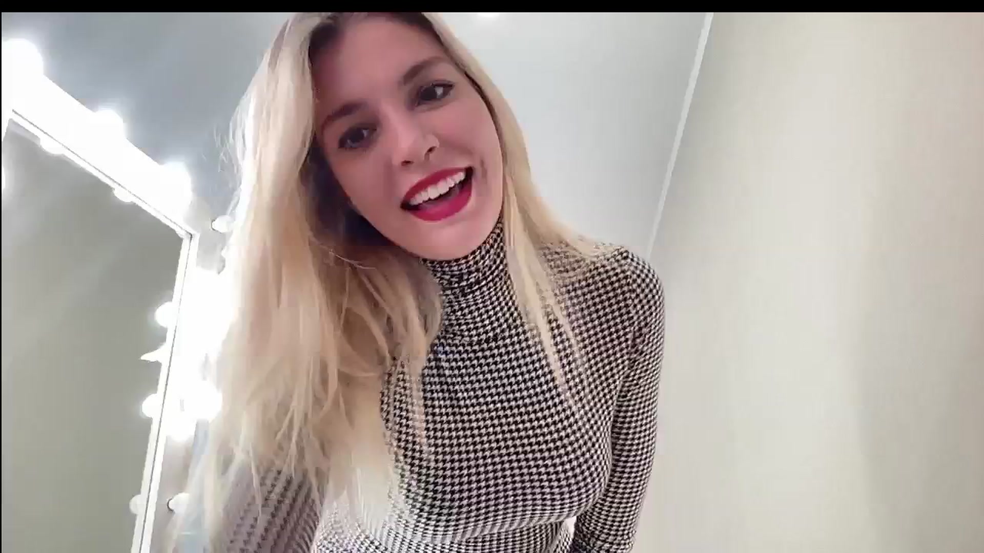 Gallery image thumbnail from AmazingkellyX's myfreecams stream on, 10/06/2024, 10:17 image 10 of 20