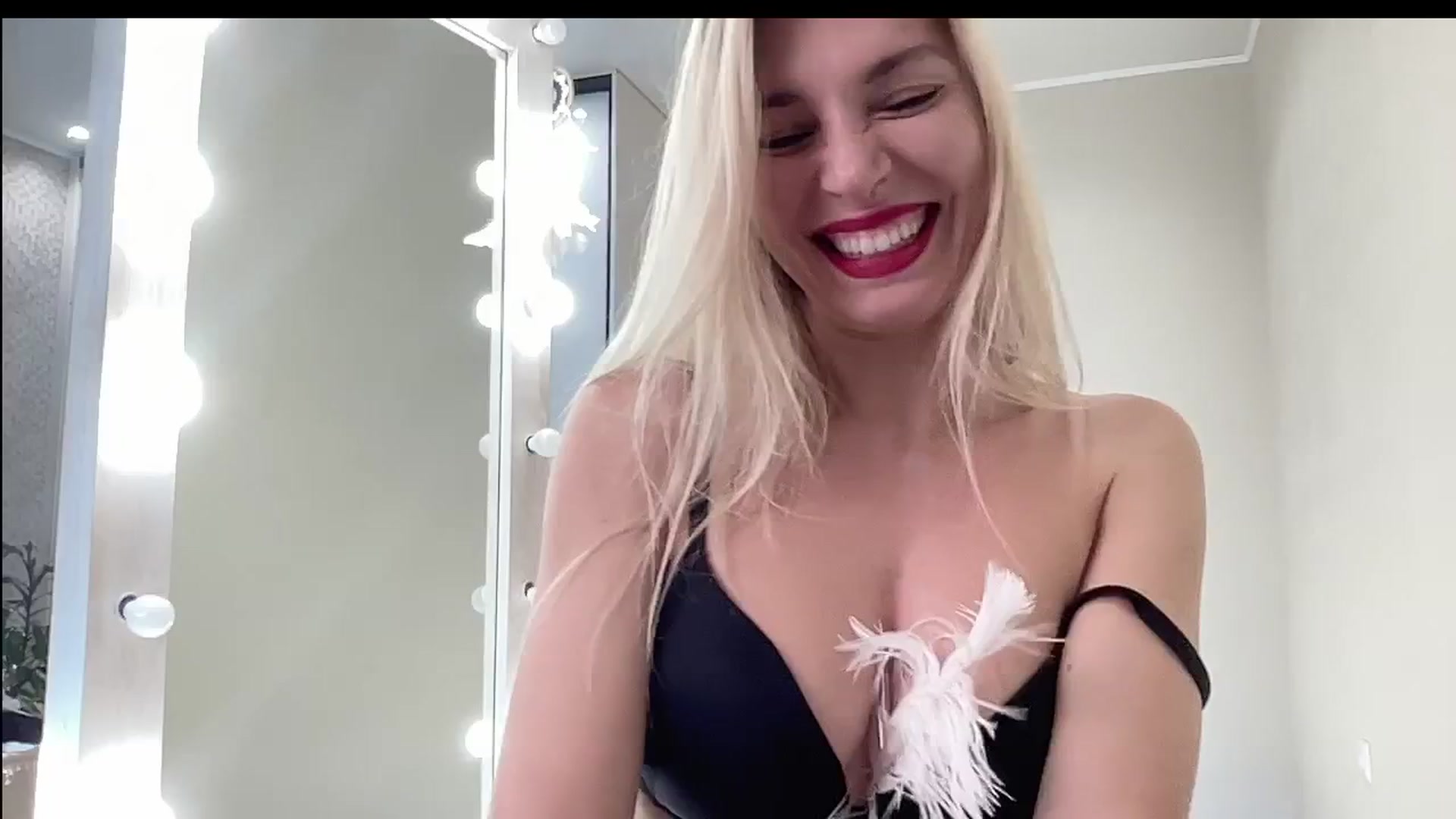 Gallery image thumbnail from AmazingkellyX's myfreecams stream on, 10/06/2024, 10:17 image 16 of 20