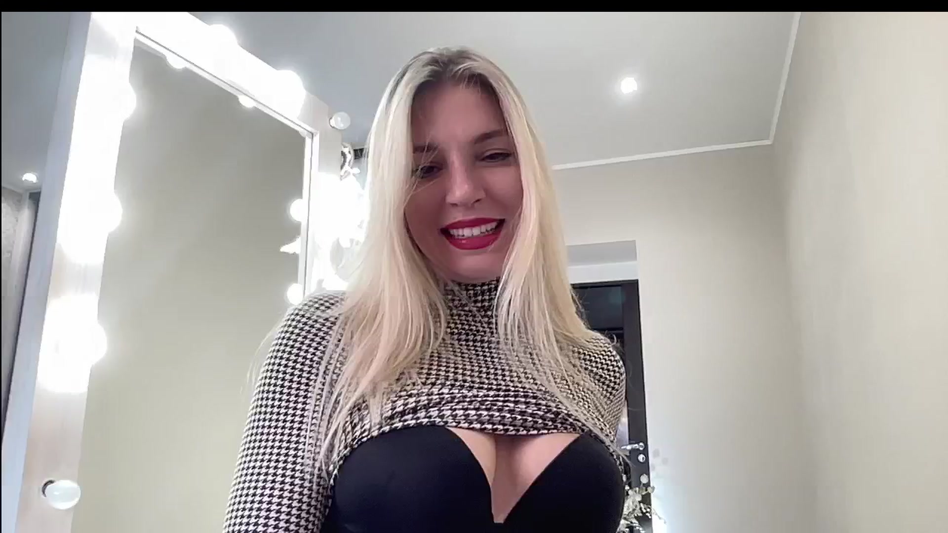Gallery image thumbnail from AmazingkellyX's myfreecams stream on, 10/06/2024, 10:17 image 13 of 20
