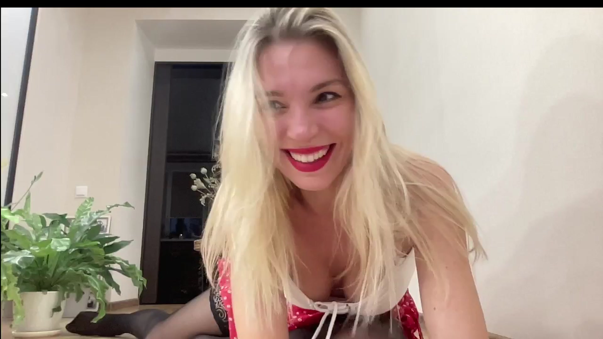 Gallery image thumbnail from AmazingkellyX's myfreecams stream on, 10/06/2024, 13:20 image 5 of 20