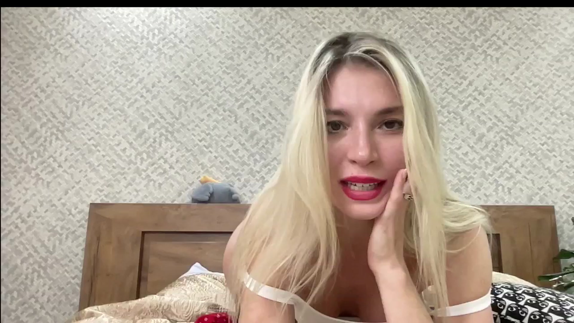 Gallery image thumbnail from AmazingkellyX's myfreecams stream on, 10/06/2024, 13:56 image 16 of 20