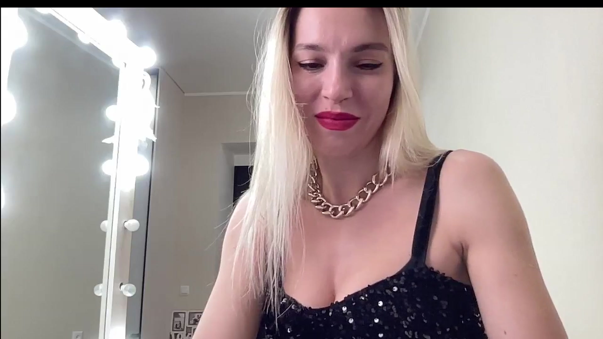 Gallery image thumbnail from AmazingkellyX's myfreecams stream on, 10/24/2024, 08:57 image 3 of 20