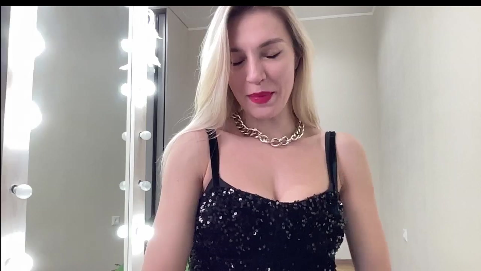 Gallery image thumbnail from AmazingkellyX's myfreecams stream on, 10/24/2024, 08:57 image 12 of 20