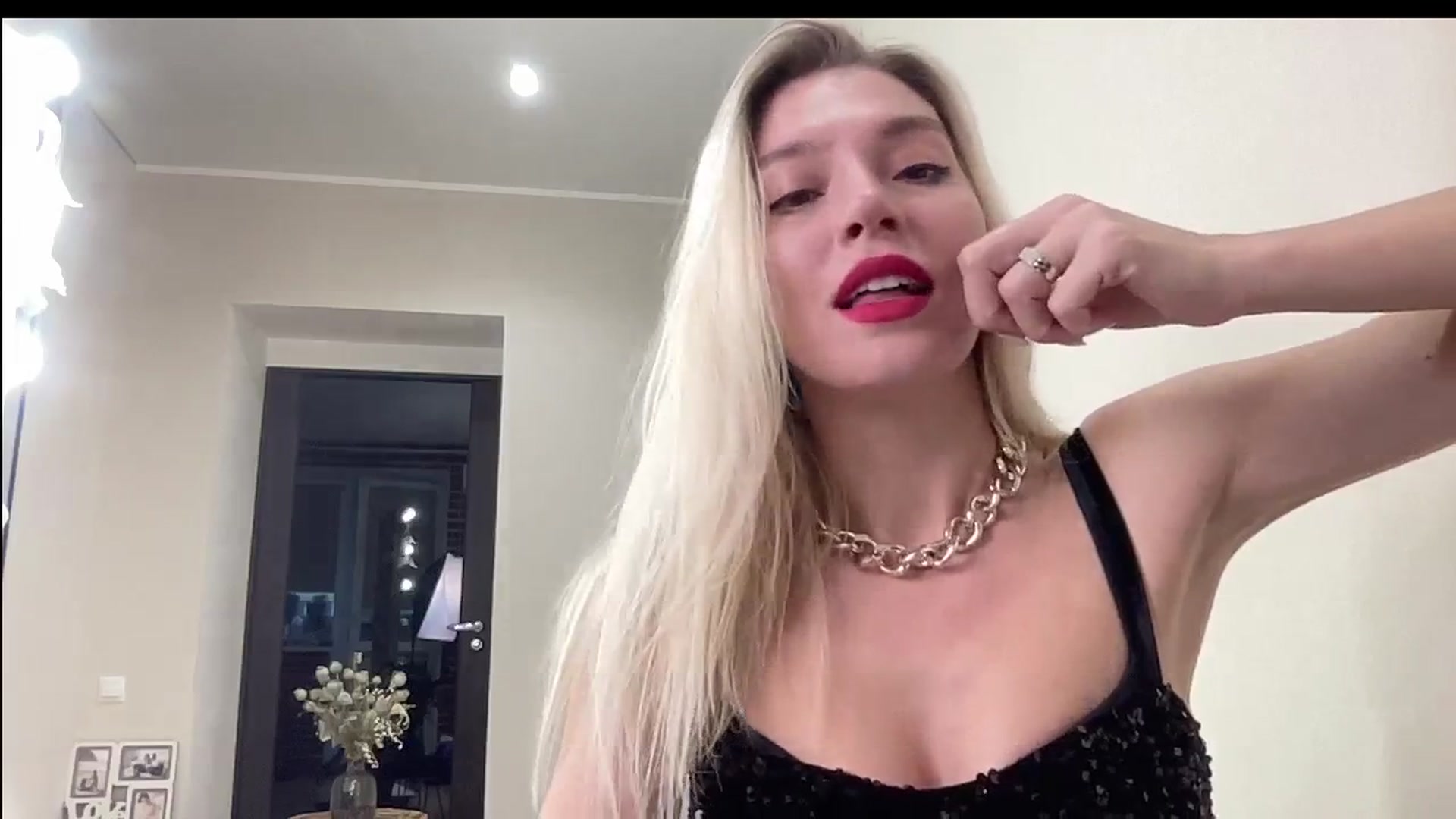 Gallery image thumbnail from AmazingkellyX's myfreecams stream on, 10/24/2024, 10:47 image 4 of 20