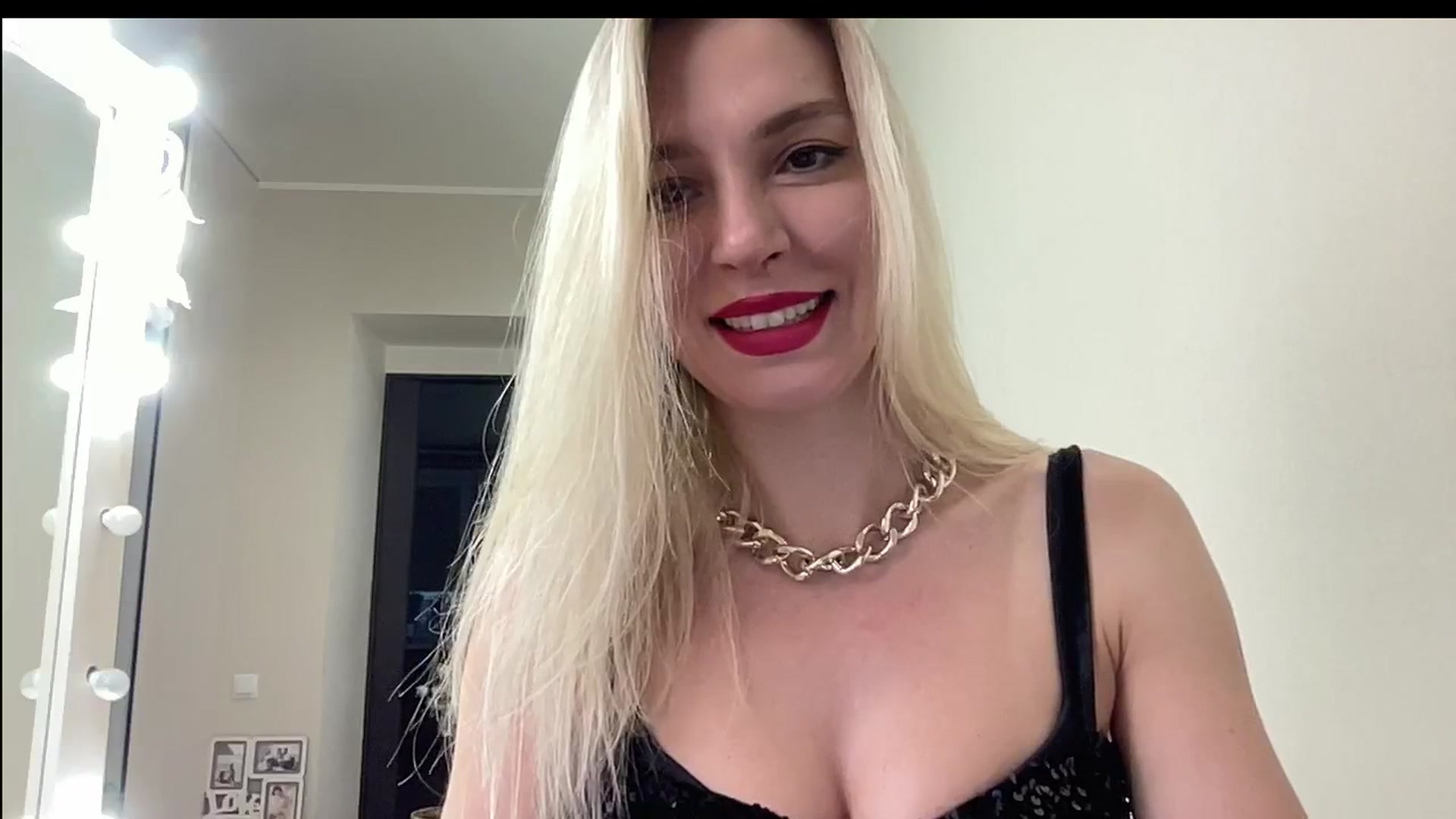 Gallery image thumbnail from AmazingkellyX's myfreecams stream on, 10/24/2024, 10:47 image 6 of 20