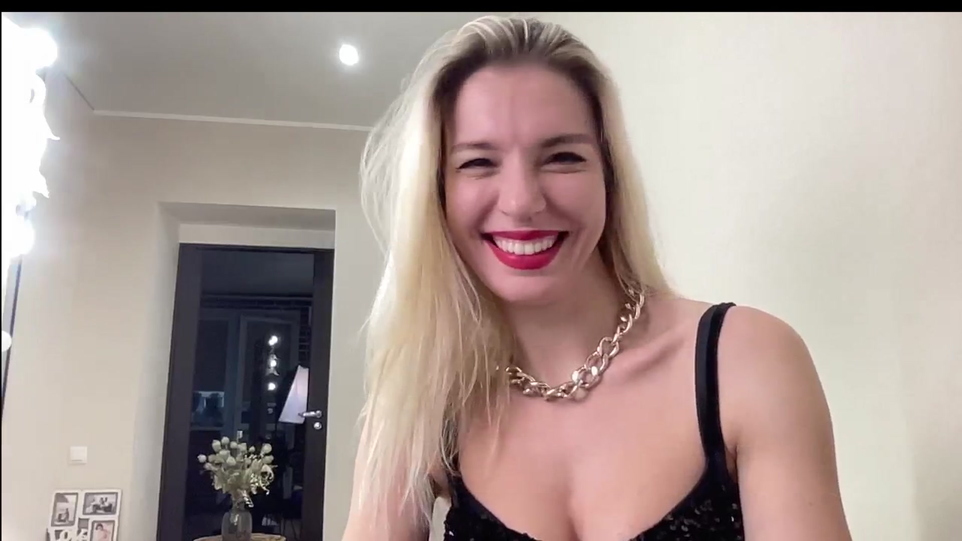 Gallery image thumbnail from AmazingkellyX's myfreecams stream on, 10/24/2024, 10:47 image 3 of 20
