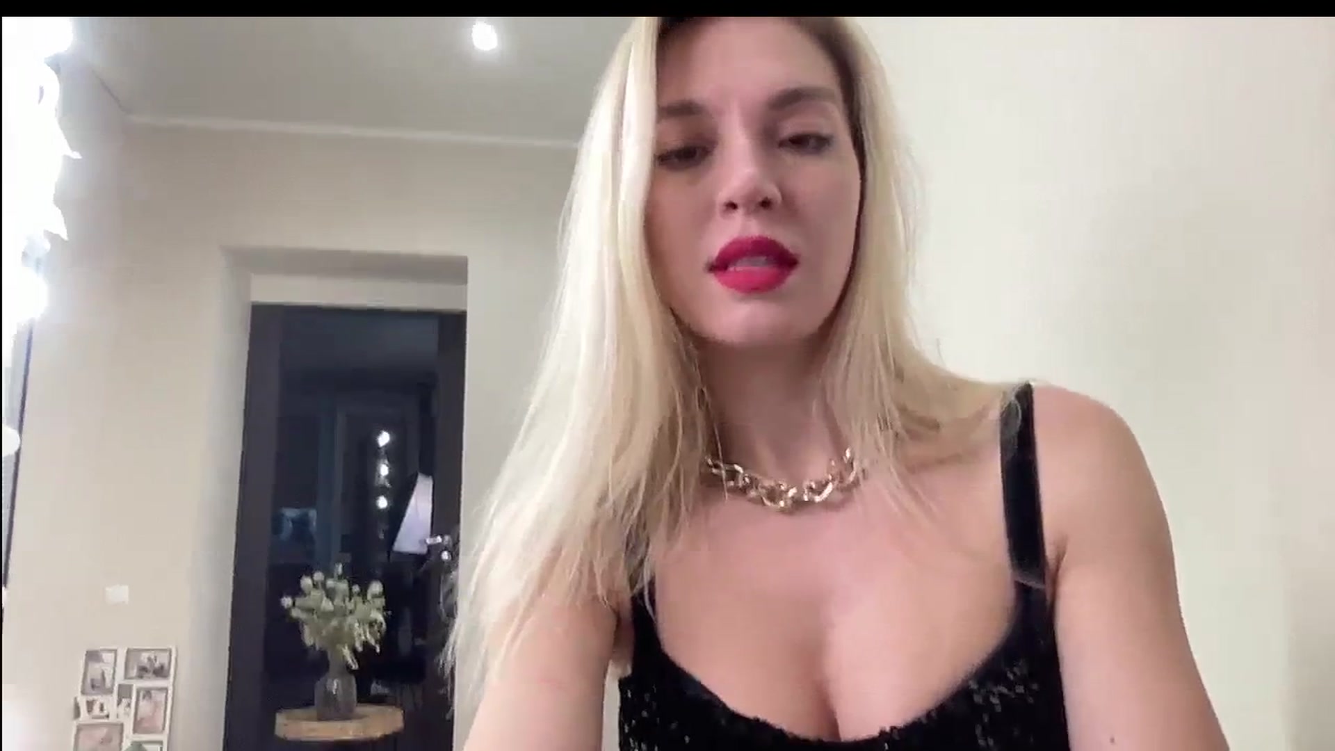 Gallery image thumbnail from AmazingkellyX's myfreecams stream on, 10/24/2024, 10:47 image 2 of 20