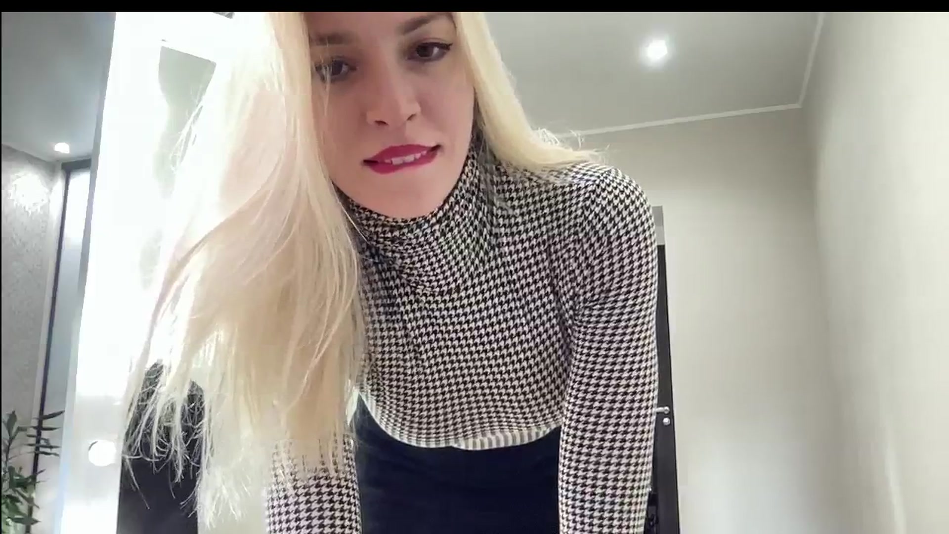 Gallery image thumbnail from AmazingkellyX's myfreecams stream on, 10/26/2024, 10:28 image 7 of 20