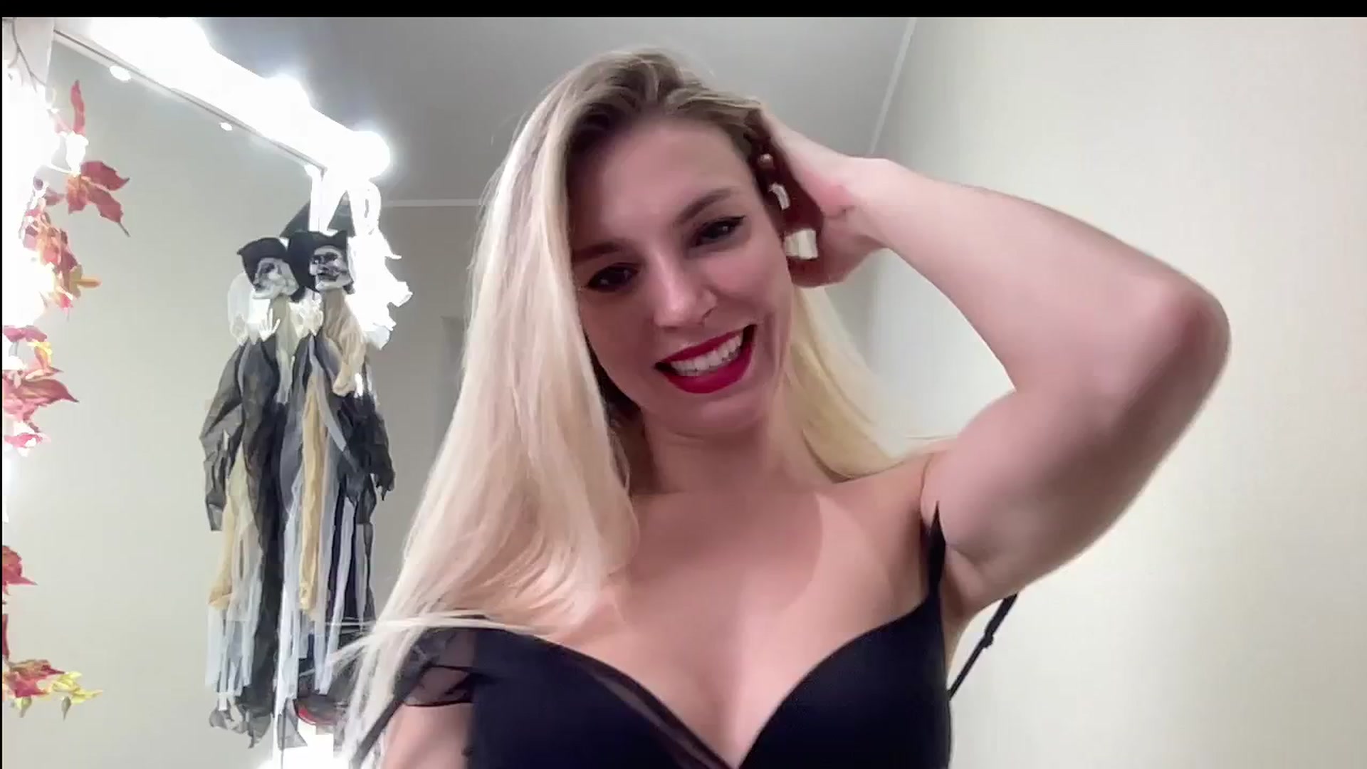 Gallery image thumbnail from AmazingkellyX's myfreecams stream on, 10/31/2024, 09:28 image 6 of 20