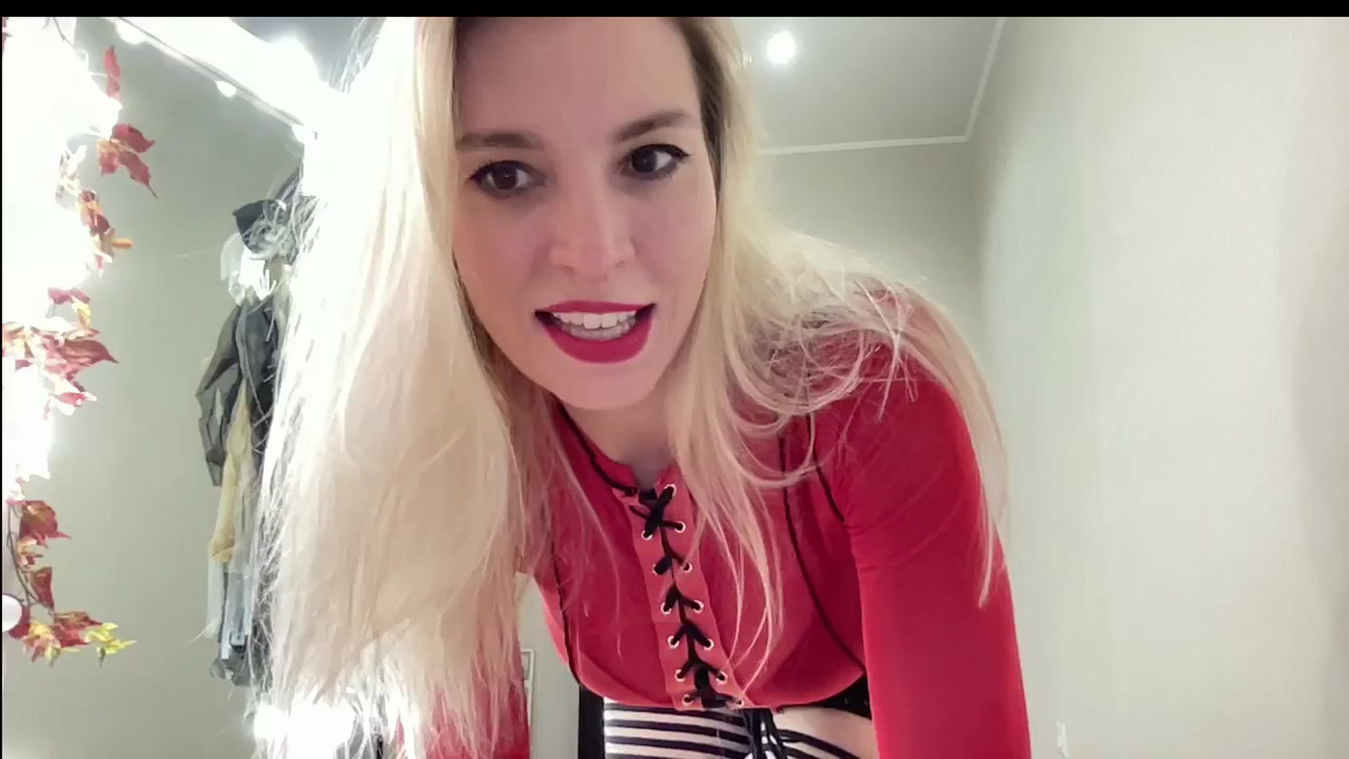 Gallery image thumbnail from AmazingkellyX's myfreecams stream on, 10/31/2024, 12:29 image 4 of 20