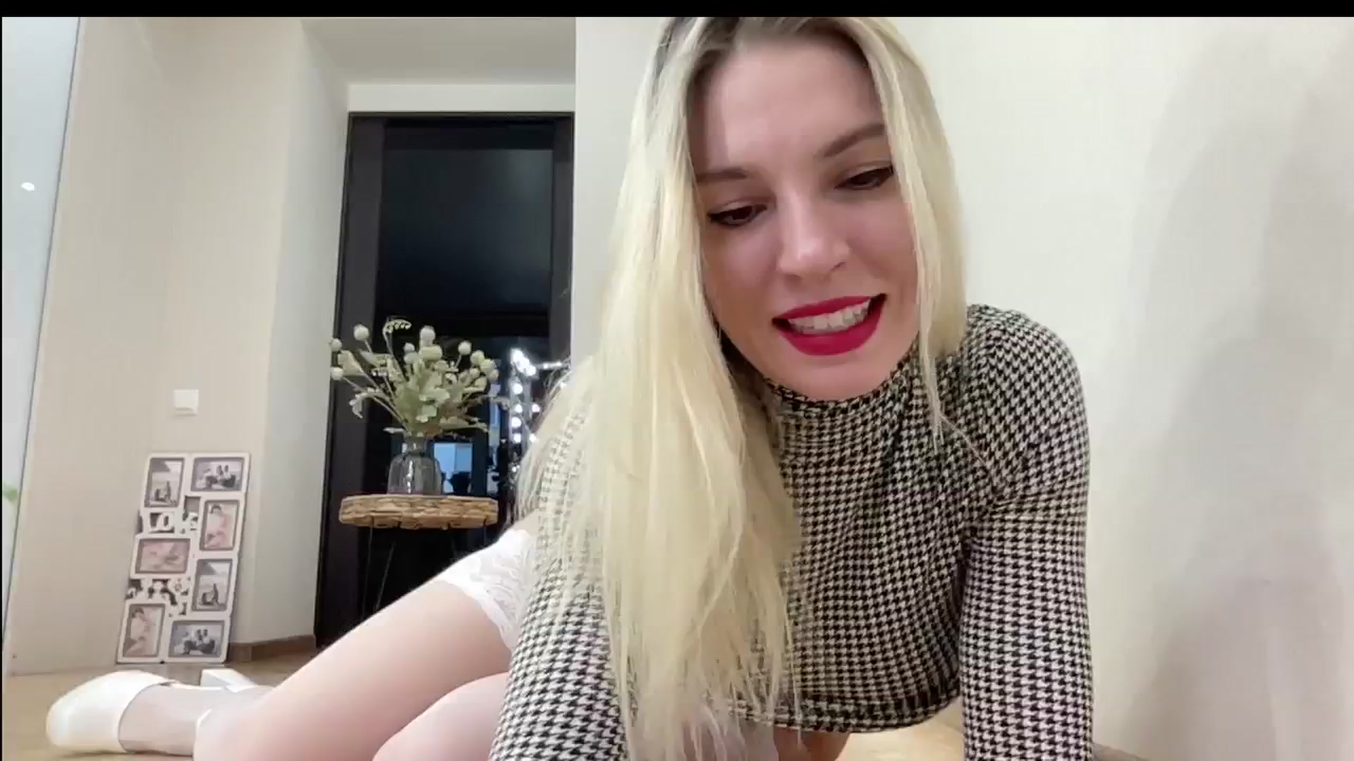 Gallery image thumbnail from AmazingkellyX's myfreecams stream on, 11/06/2024, 08:29 image 16 of 20