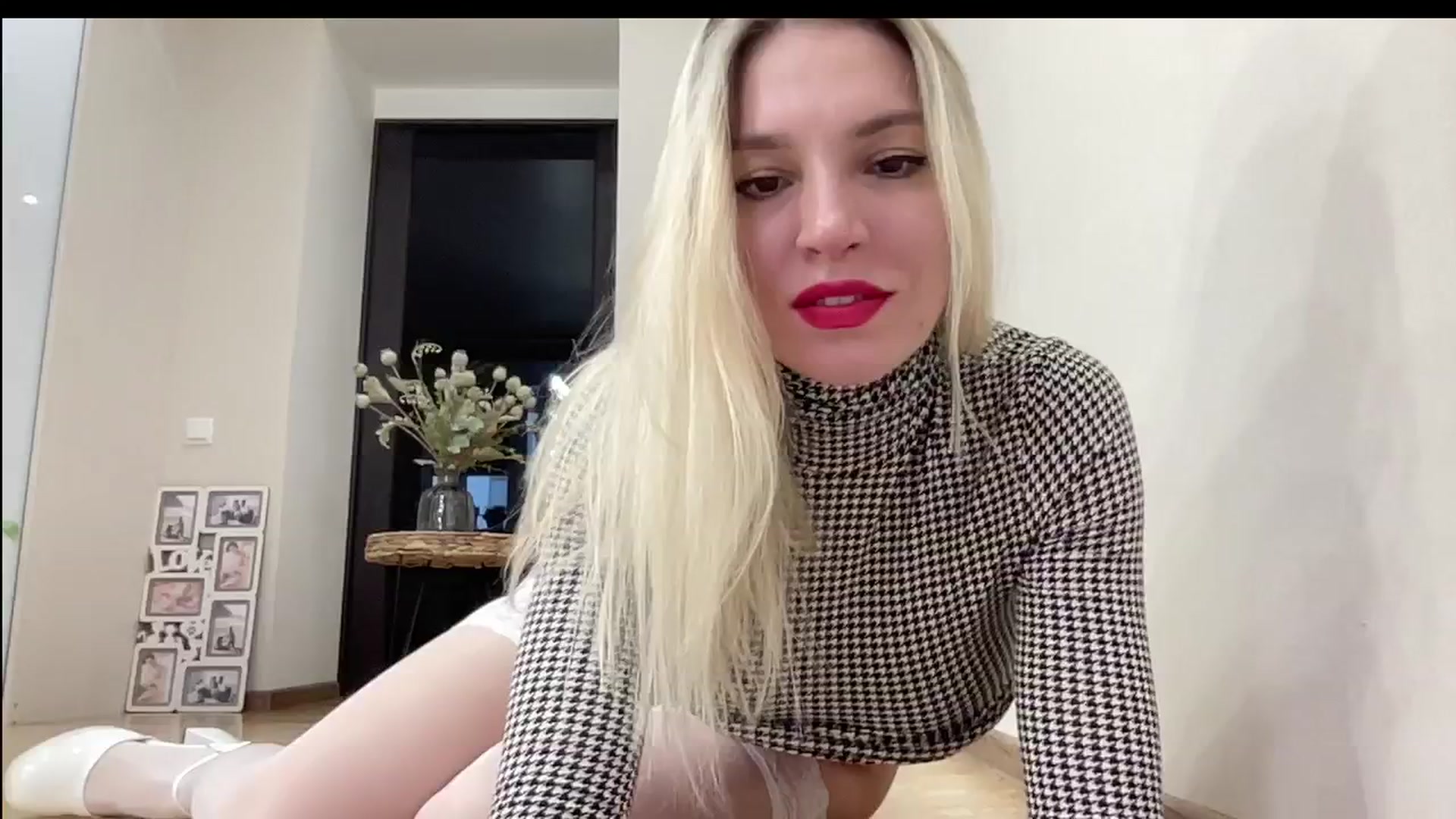 Gallery image thumbnail from AmazingkellyX's myfreecams stream on, 11/06/2024, 08:29 image 15 of 20