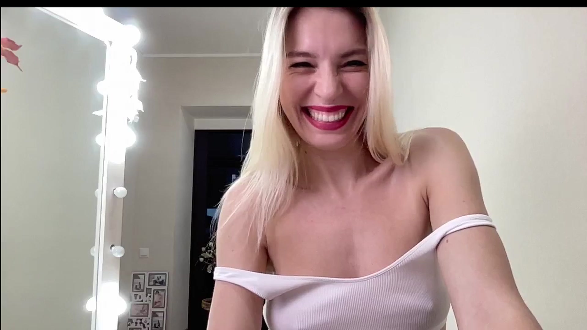 Gallery image thumbnail from AmazingkellyX's myfreecams stream on, 11/07/2024, 10:18 image 17 of 20