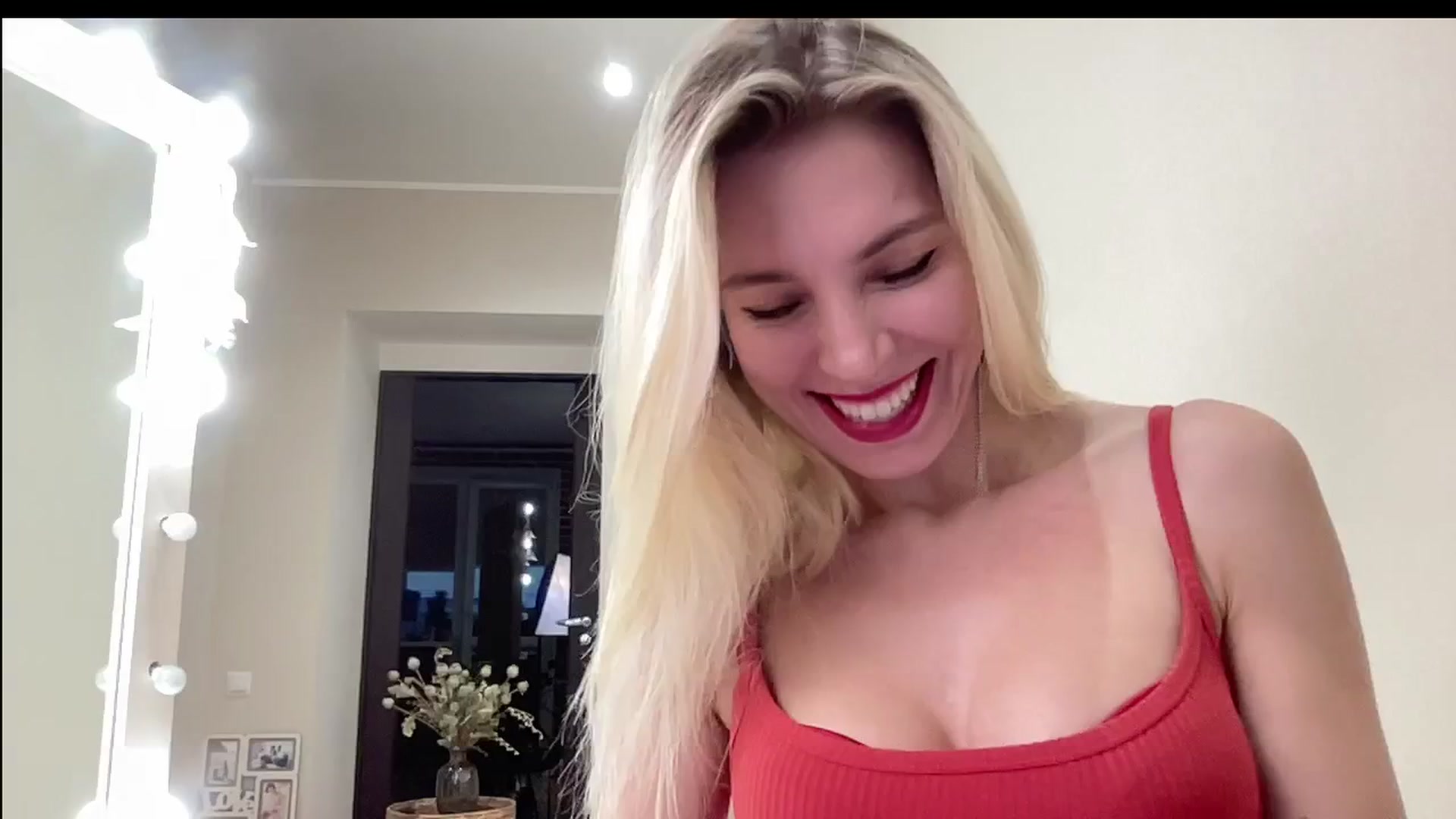 Gallery image thumbnail from AmazingkellyX's myfreecams stream on, 11/07/2024, 11:15 image 3 of 20