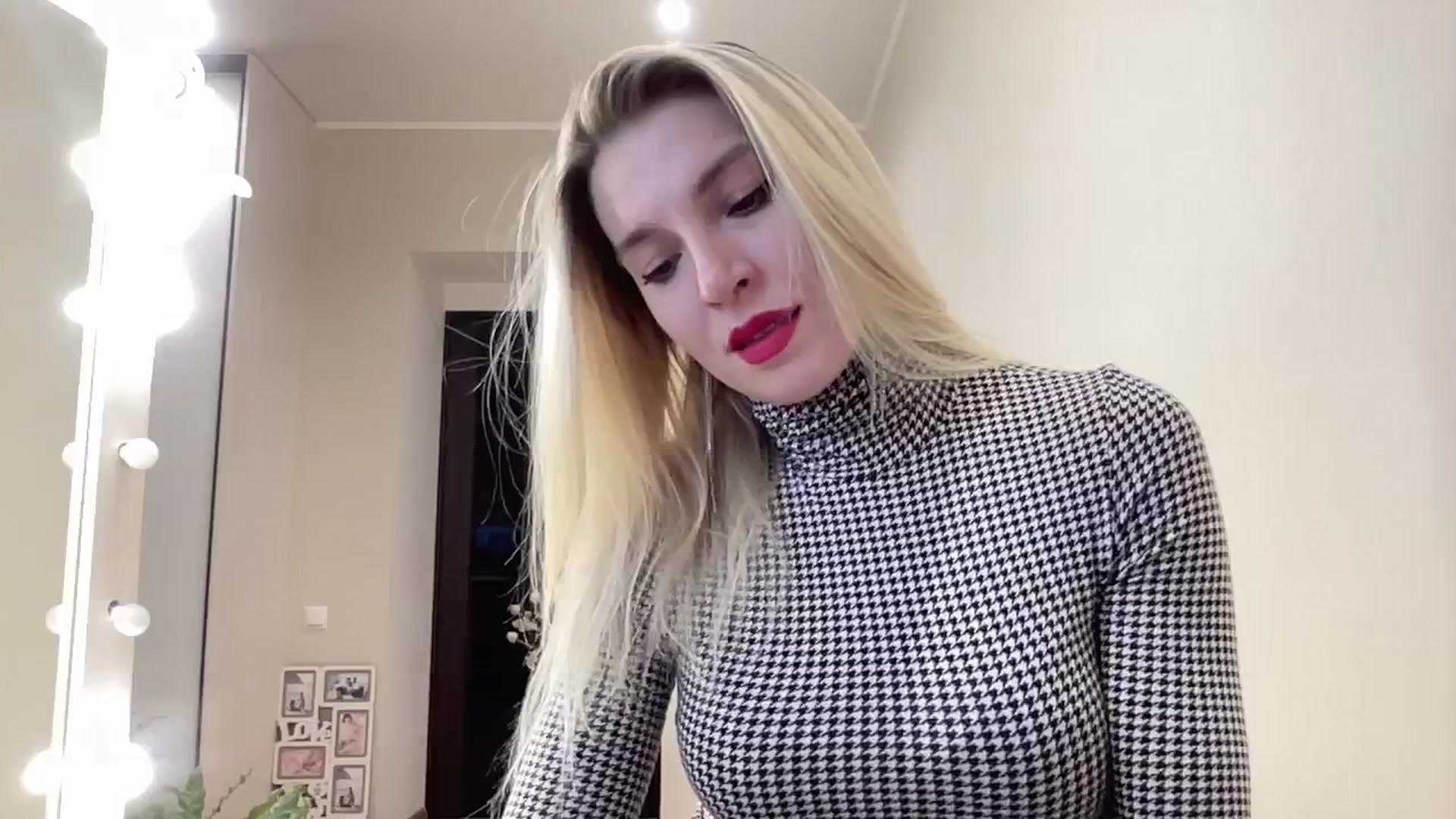 Gallery image thumbnail from AmazingkellyX's myfreecams stream on, 11/14/2024, 11:13 image 4 of 20